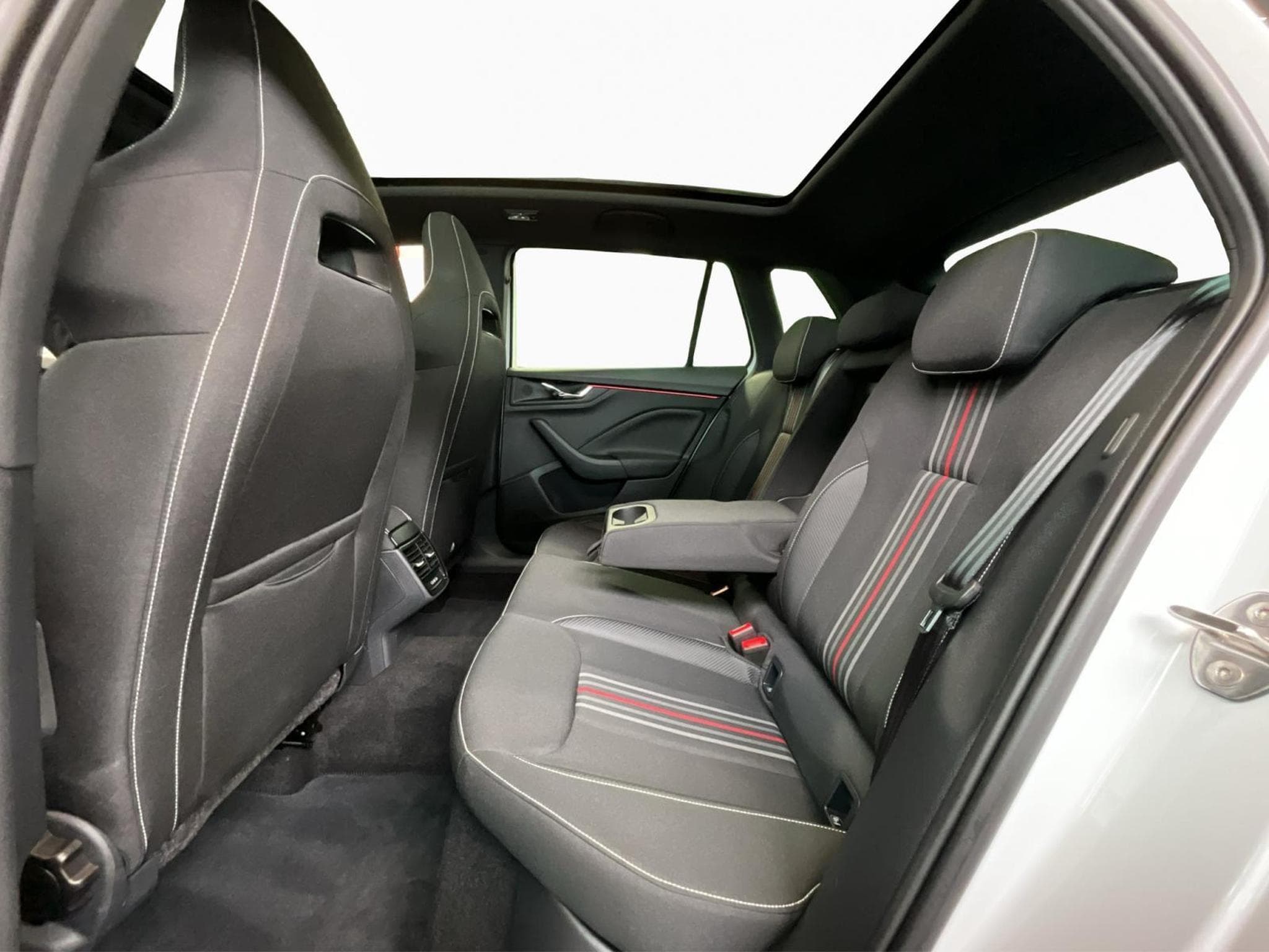 Skoda Kamiq Monte-Carlo+DSG+LED+NAVI+Pano (2025) - Photo 16