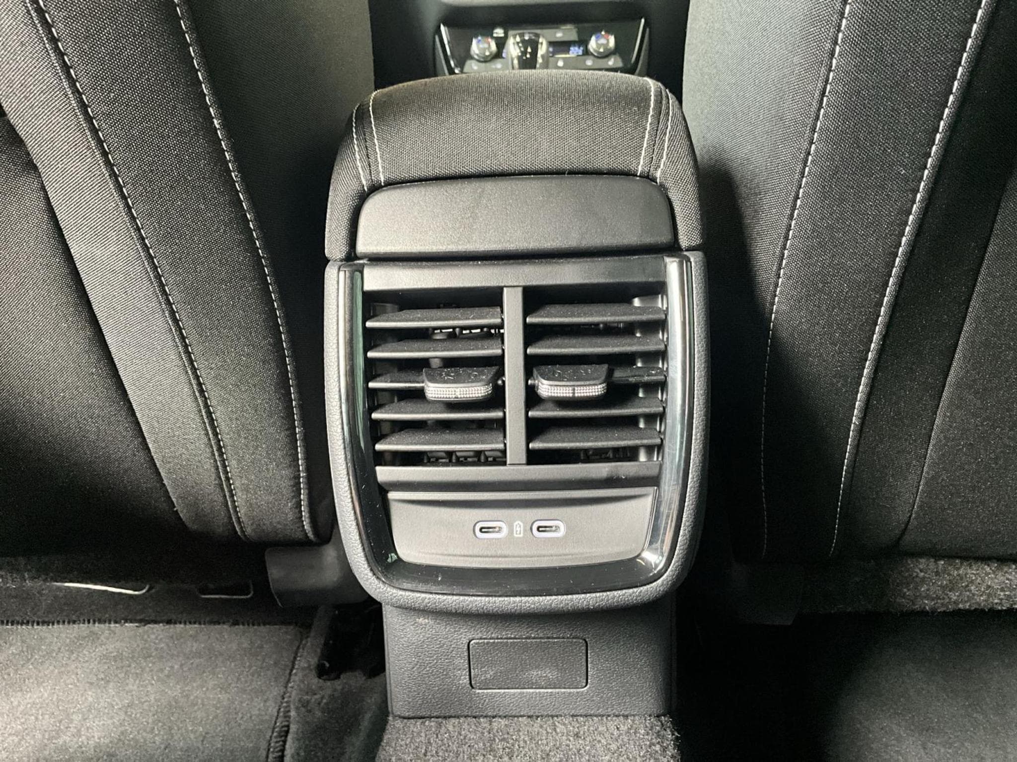 Skoda Kamiq Monte-Carlo+DSG+Led+Navi+Pano (2025) - Photo 21