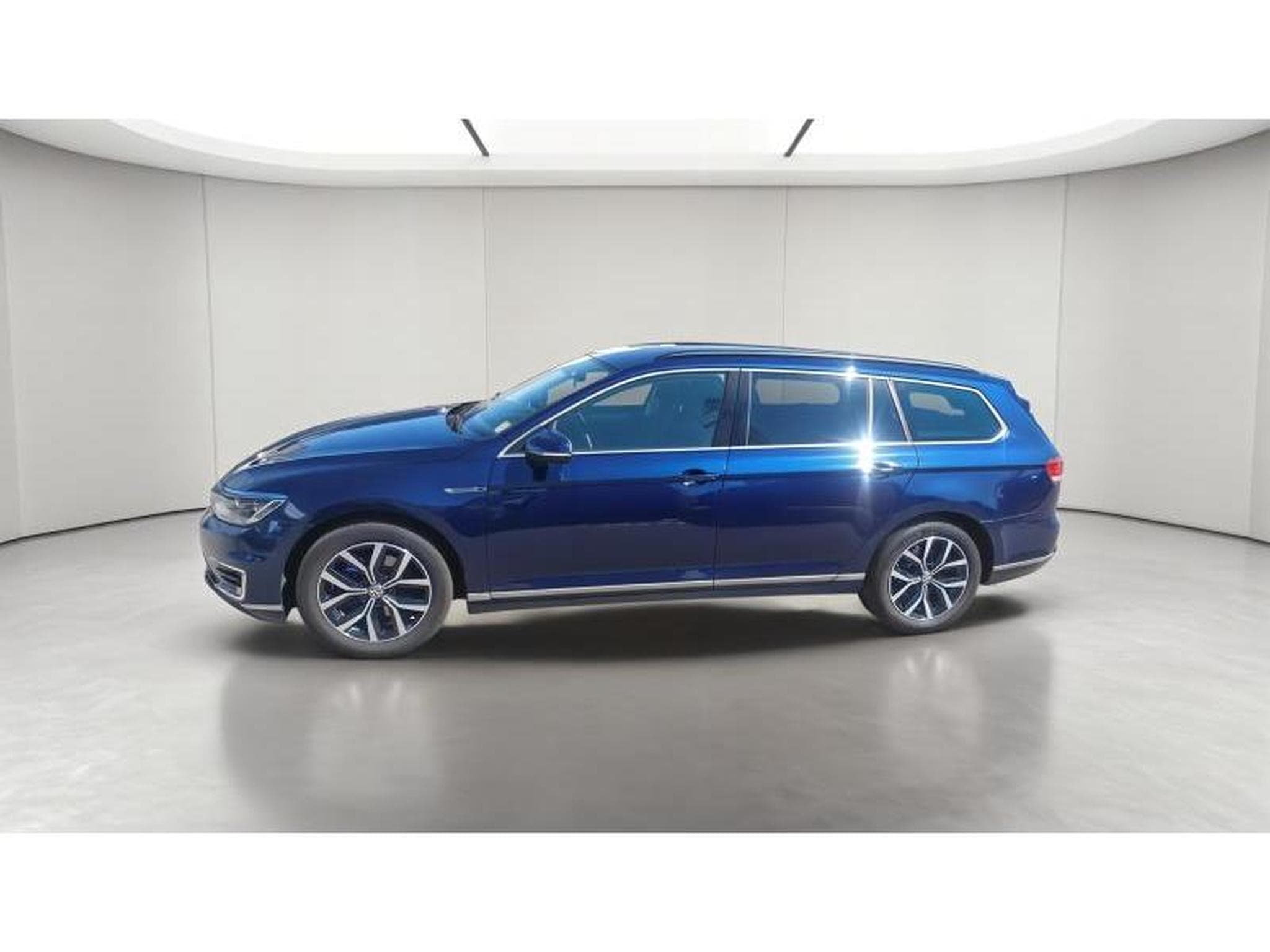 VW Passat GTE (2018) - Photo 3