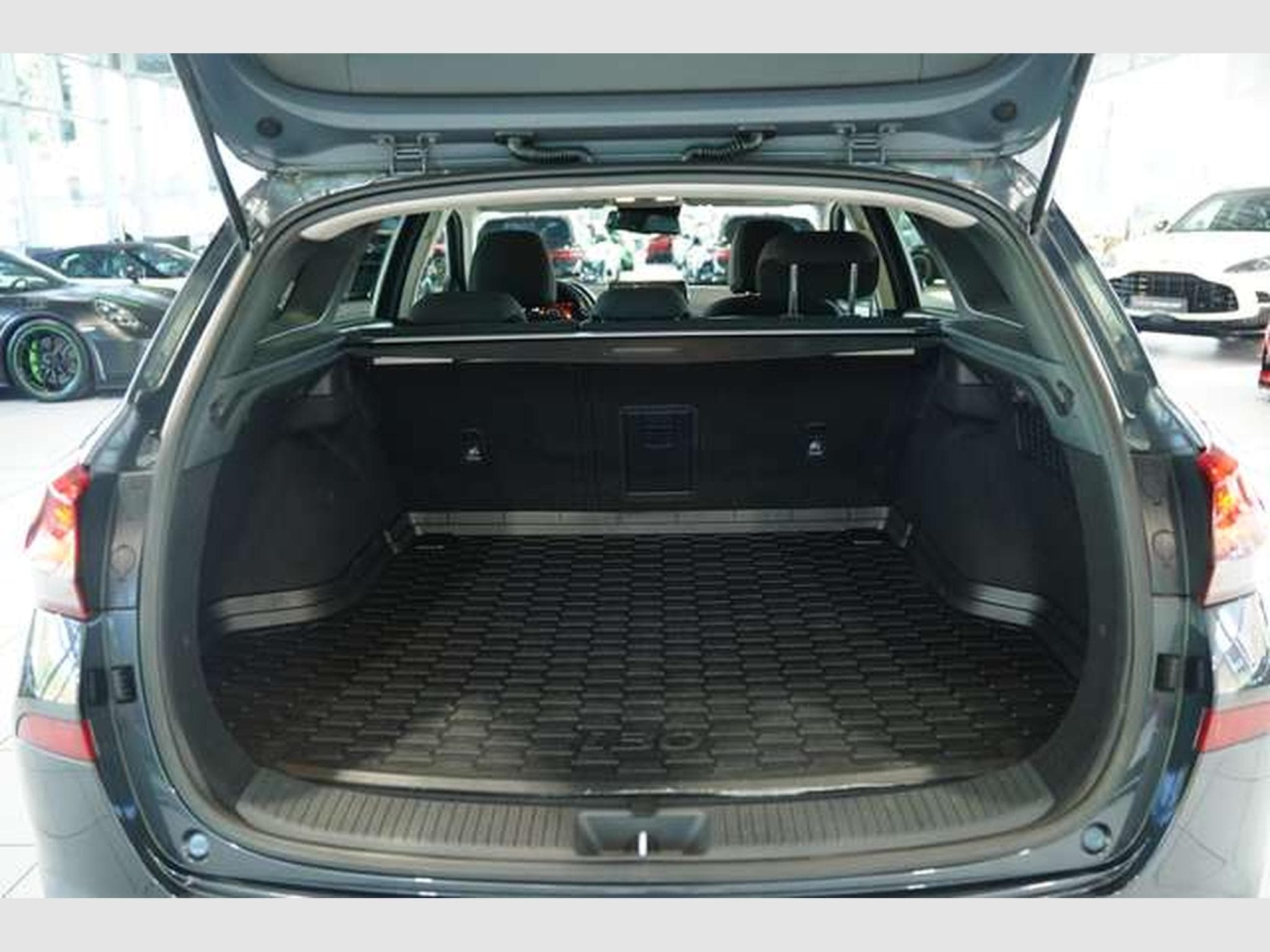 Hyundai i30 DCT Intro Edition *Klima *Navigation (2020) - Photo 34