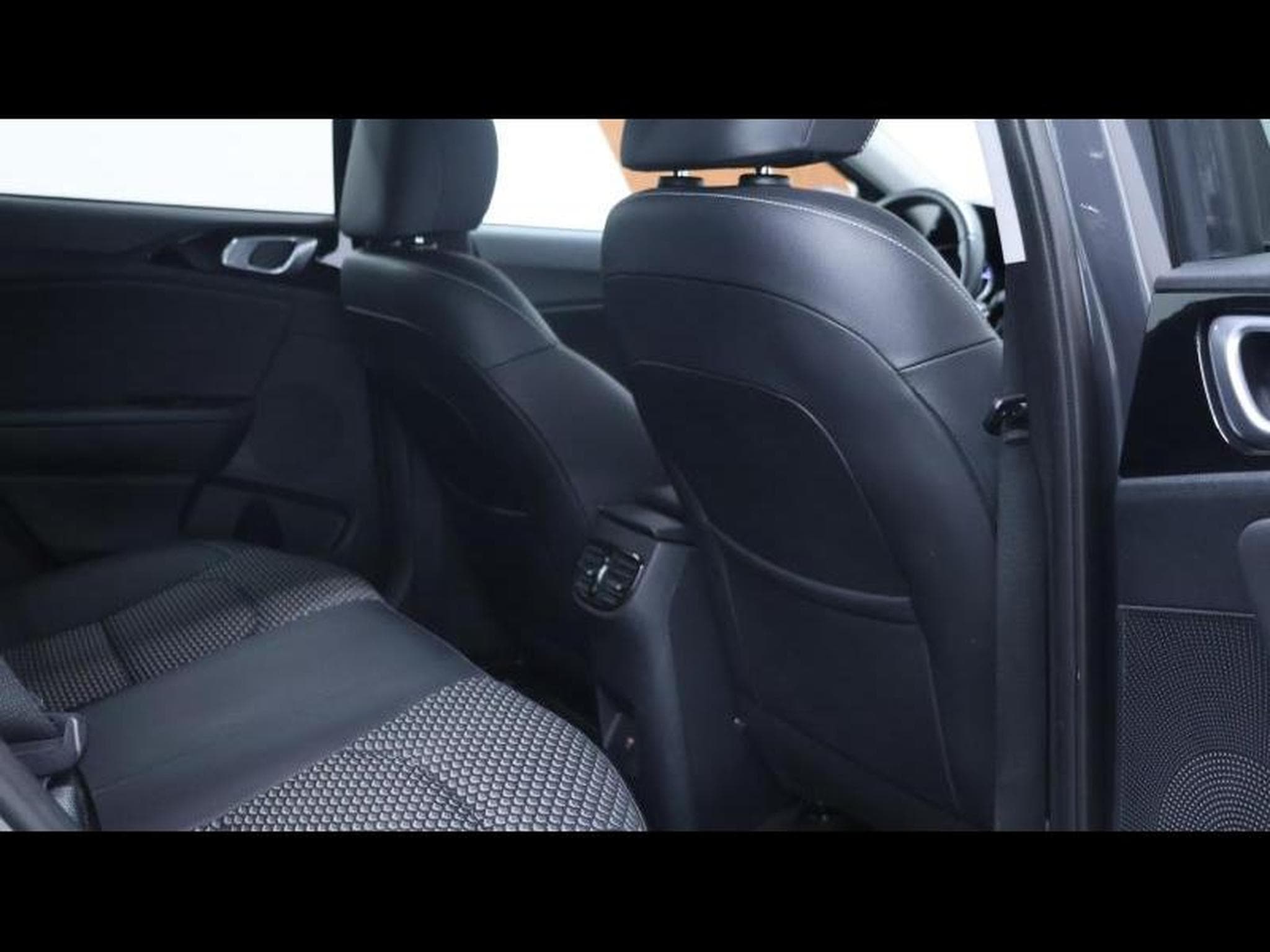 Kia XCeed Pulse 1.6 CRDI MHEV 136ch BVM (2023) - Photo 14