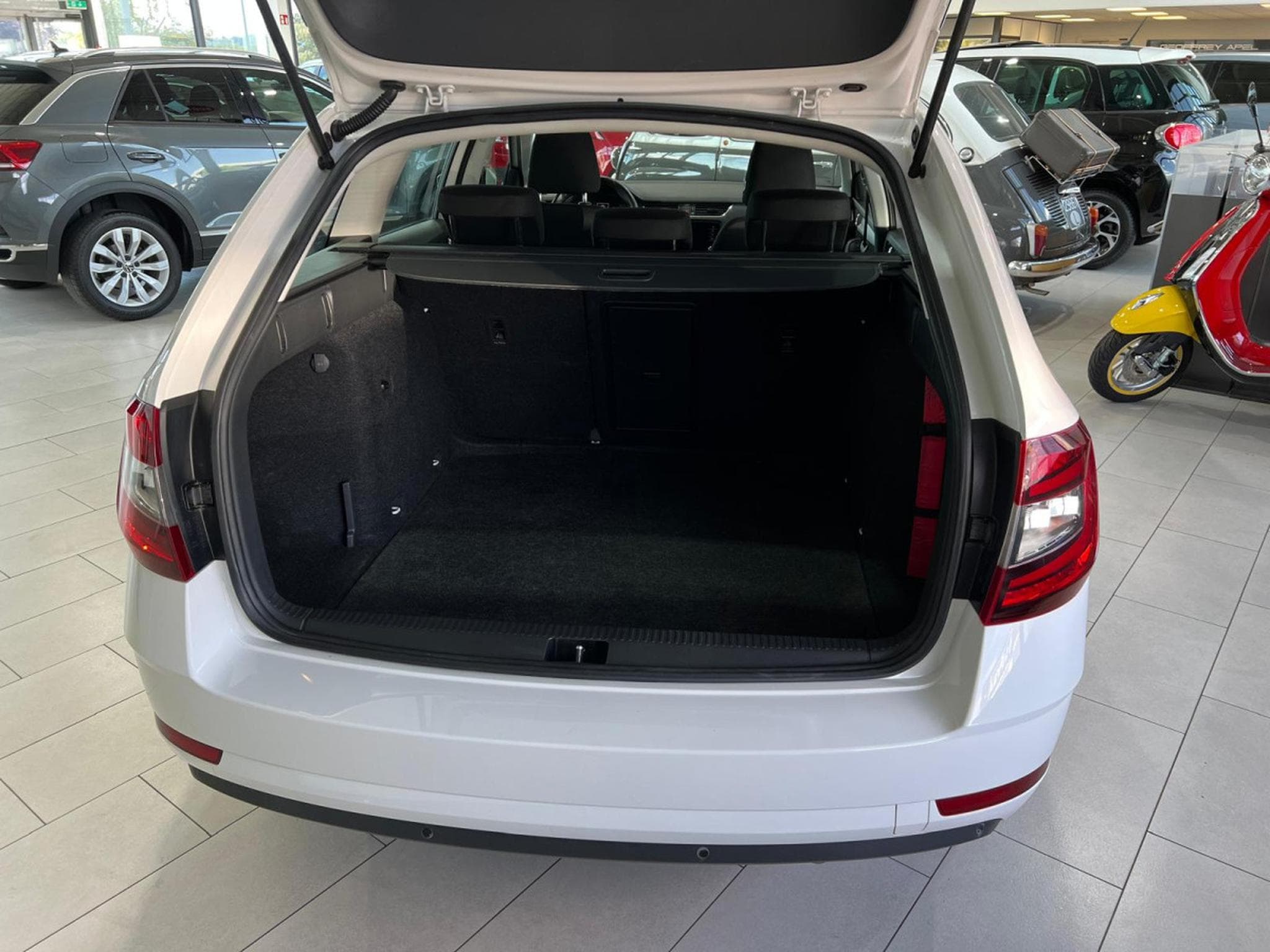 Skoda Octavia 1.6 TDI 116 NAVI, PDC,CARPLAY,ALU 16'' (2019) - Foto 13