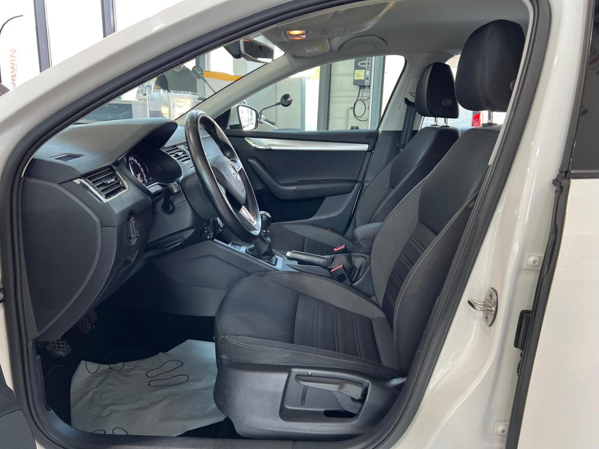 Skoda Octavia 1.6 TDI 116 NAVI, PDC,CARPLAY,ALU 16'' (2019) - Foto 6