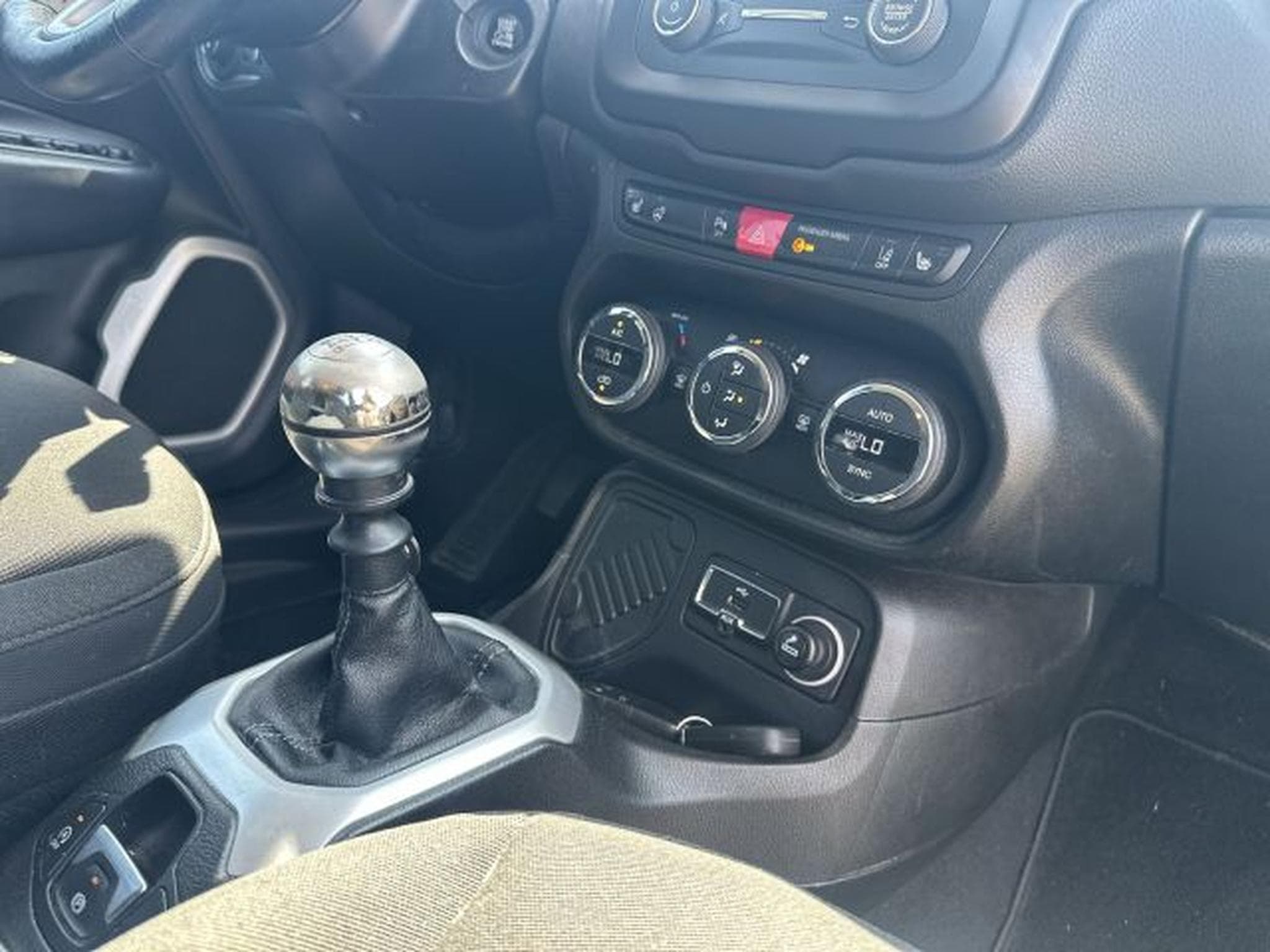 Jeep Renegade Renegade Limited FWD 1.4 MultiAir NAVI LED PDC (2015) - Photo 10