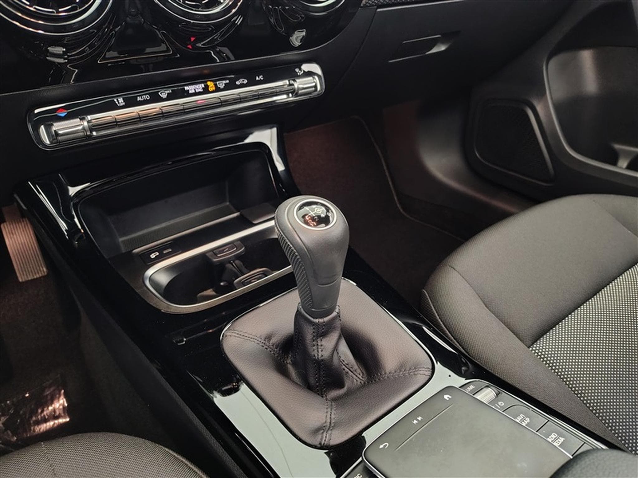 Mercedes A 180 A 180  Business solution NAVI/FULL LED/TO PANO/JA (2022) - Foto 11