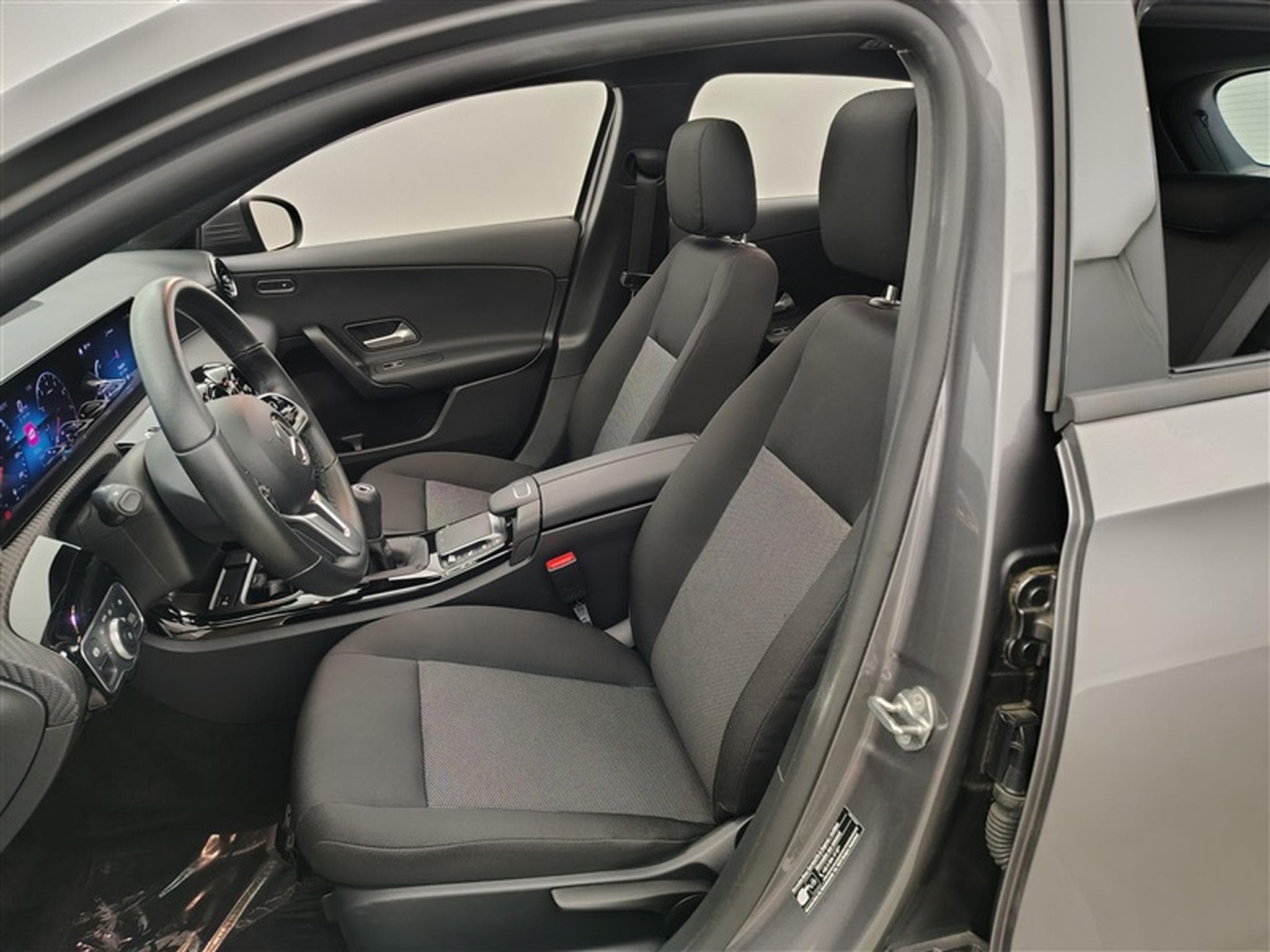 Mercedes A 180 A 180  Business solution NAVI/FULL LED/TO PANO/JA (2022) - Foto 6