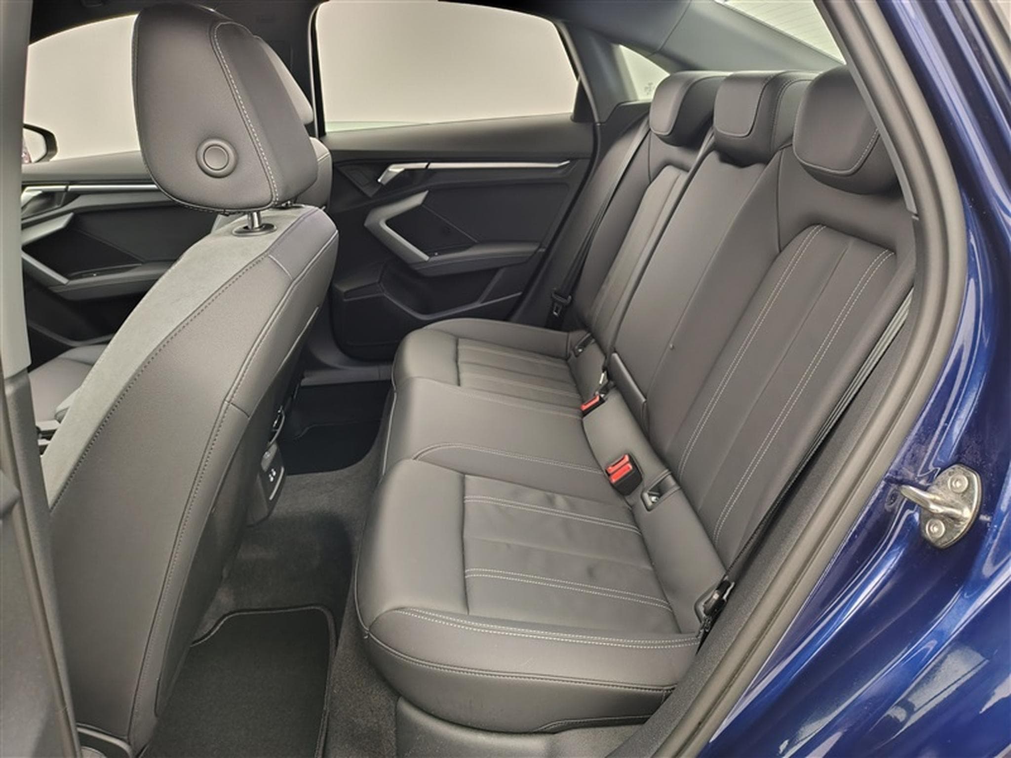 Audi A3 30 TDi  Navi Cockpit / Led / PDC (2025) - Foto 13