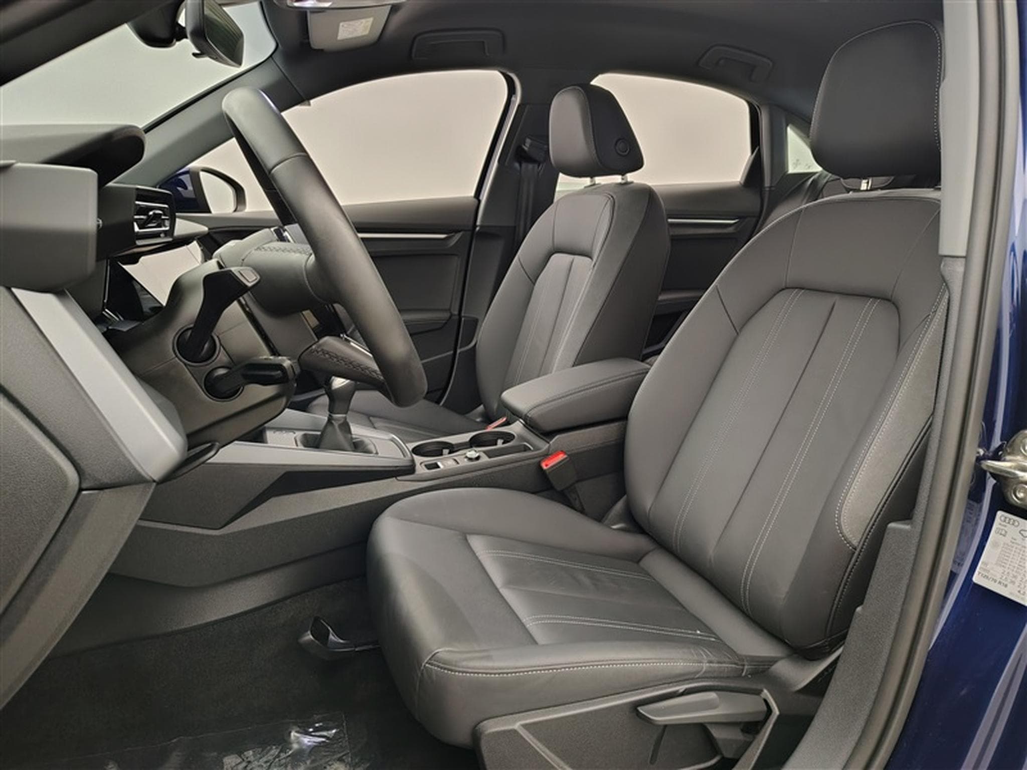 Audi A3 30 TDi  Navi Cockpit / Led / PDC (2025) - Foto 7