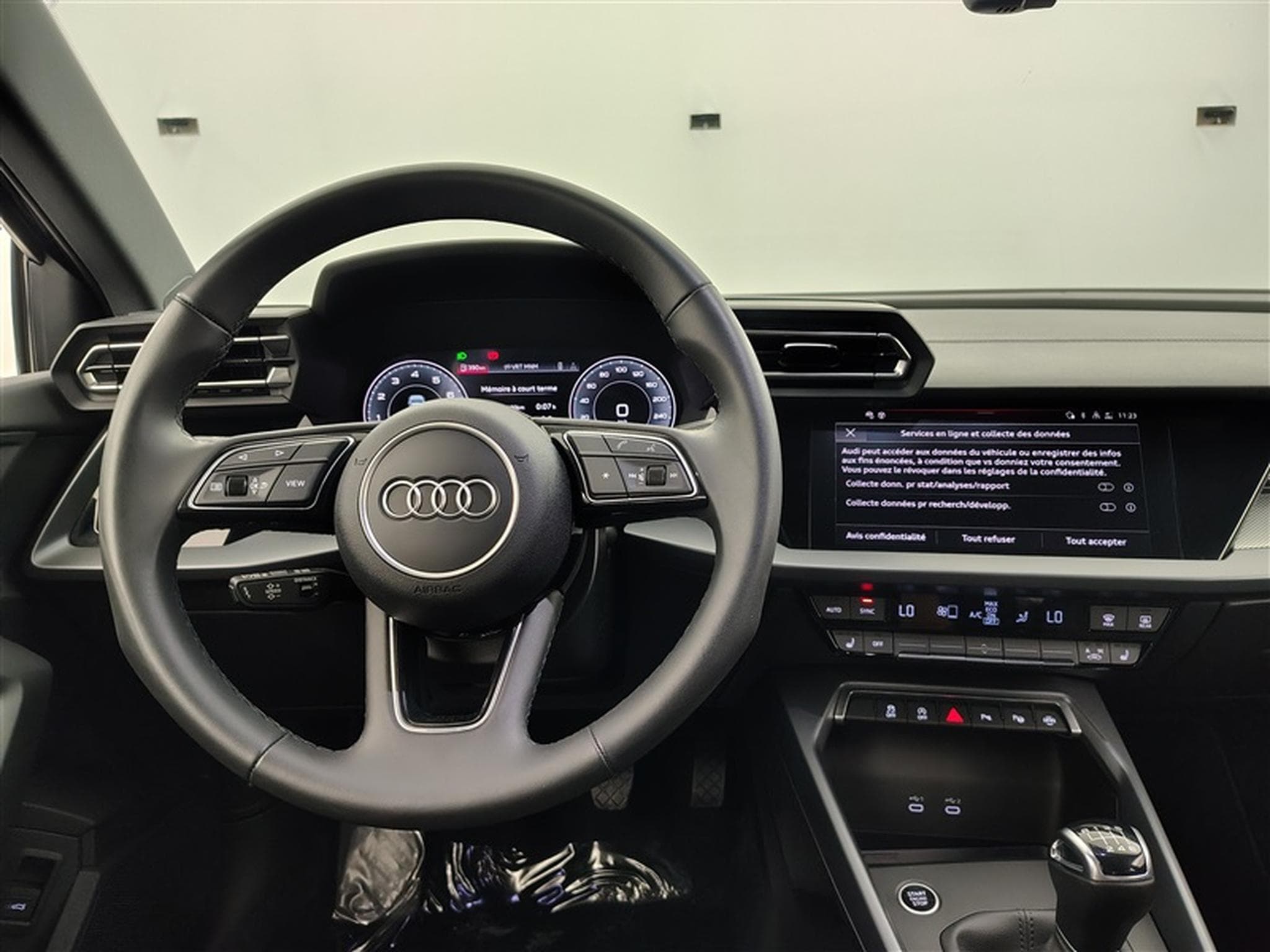 Audi A3 30 TDi  Navi Cockpit / Led / PDC (2025) - Foto 9
