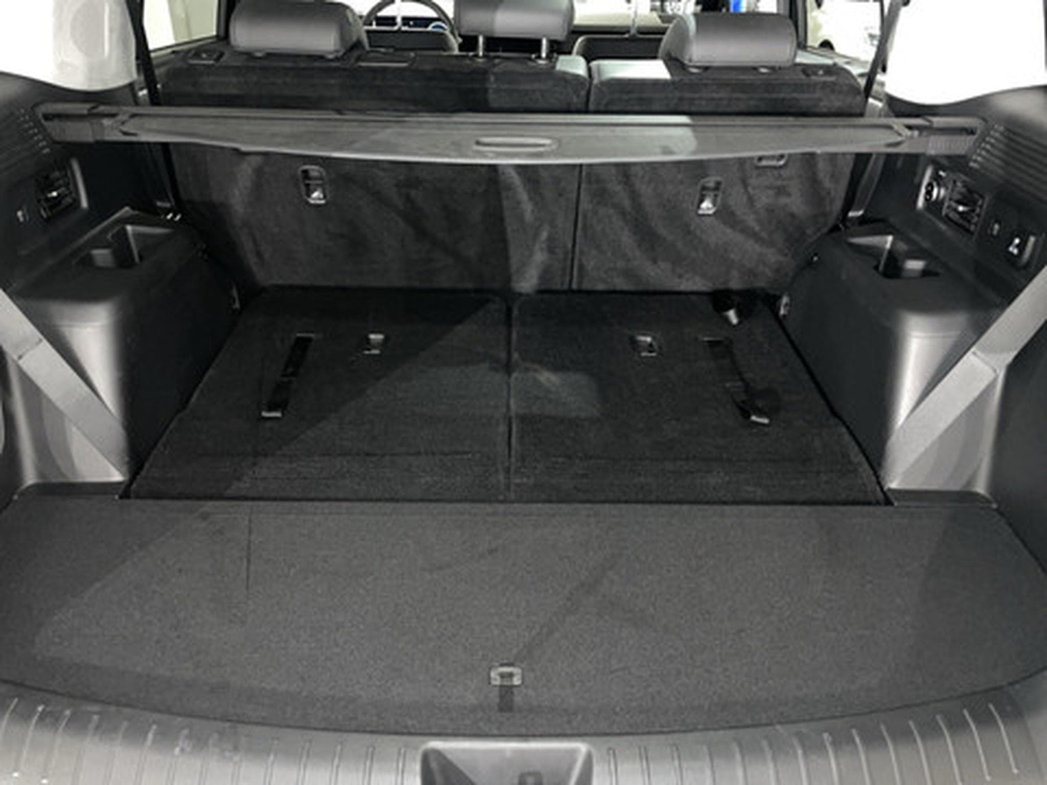 Hyundai Santa Fe 1.6 T-GDi Hybrid SHINE 7 PLACES (2025) - Photo 12