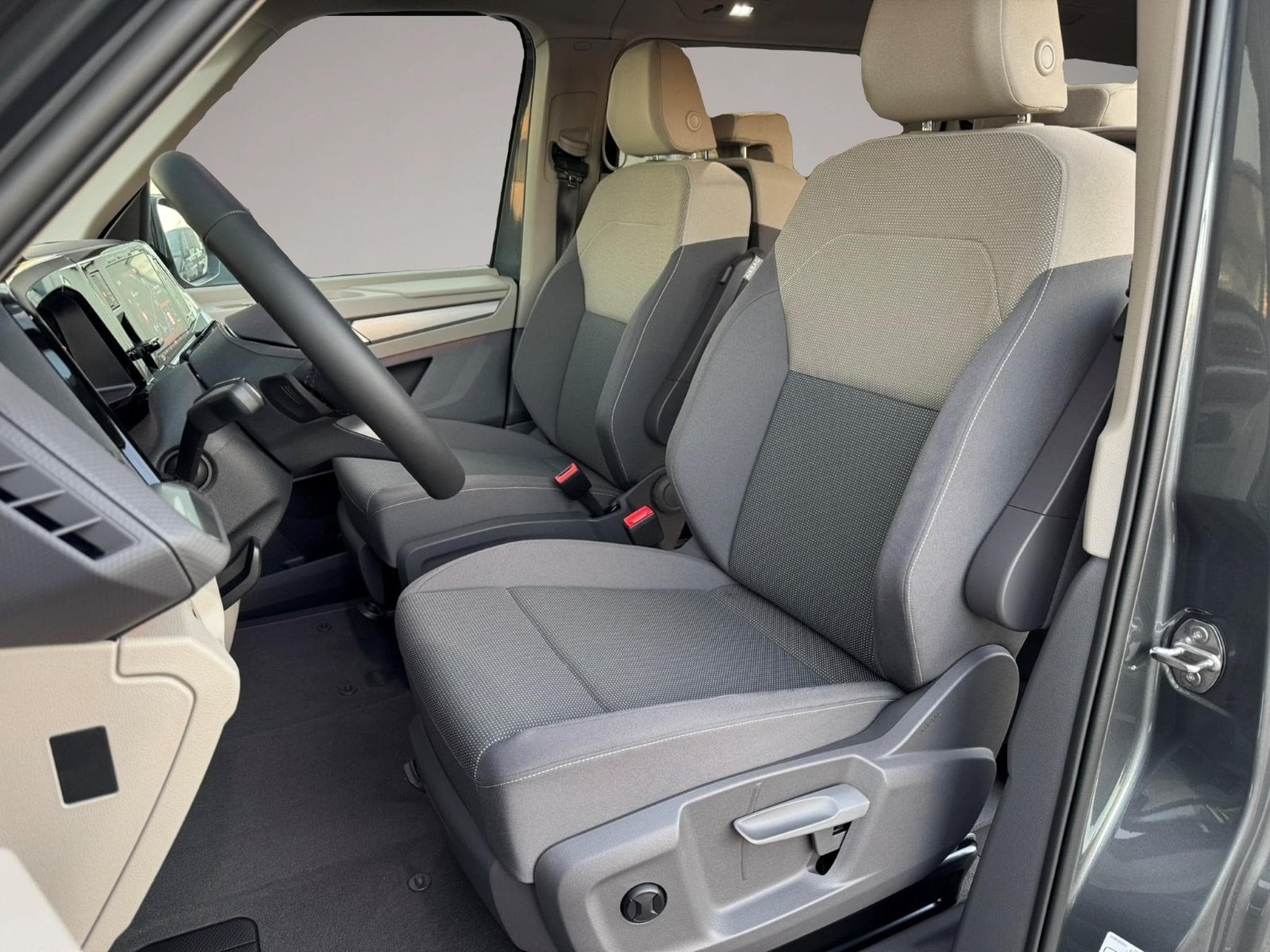 VW Multivan (2024) - Photo 3