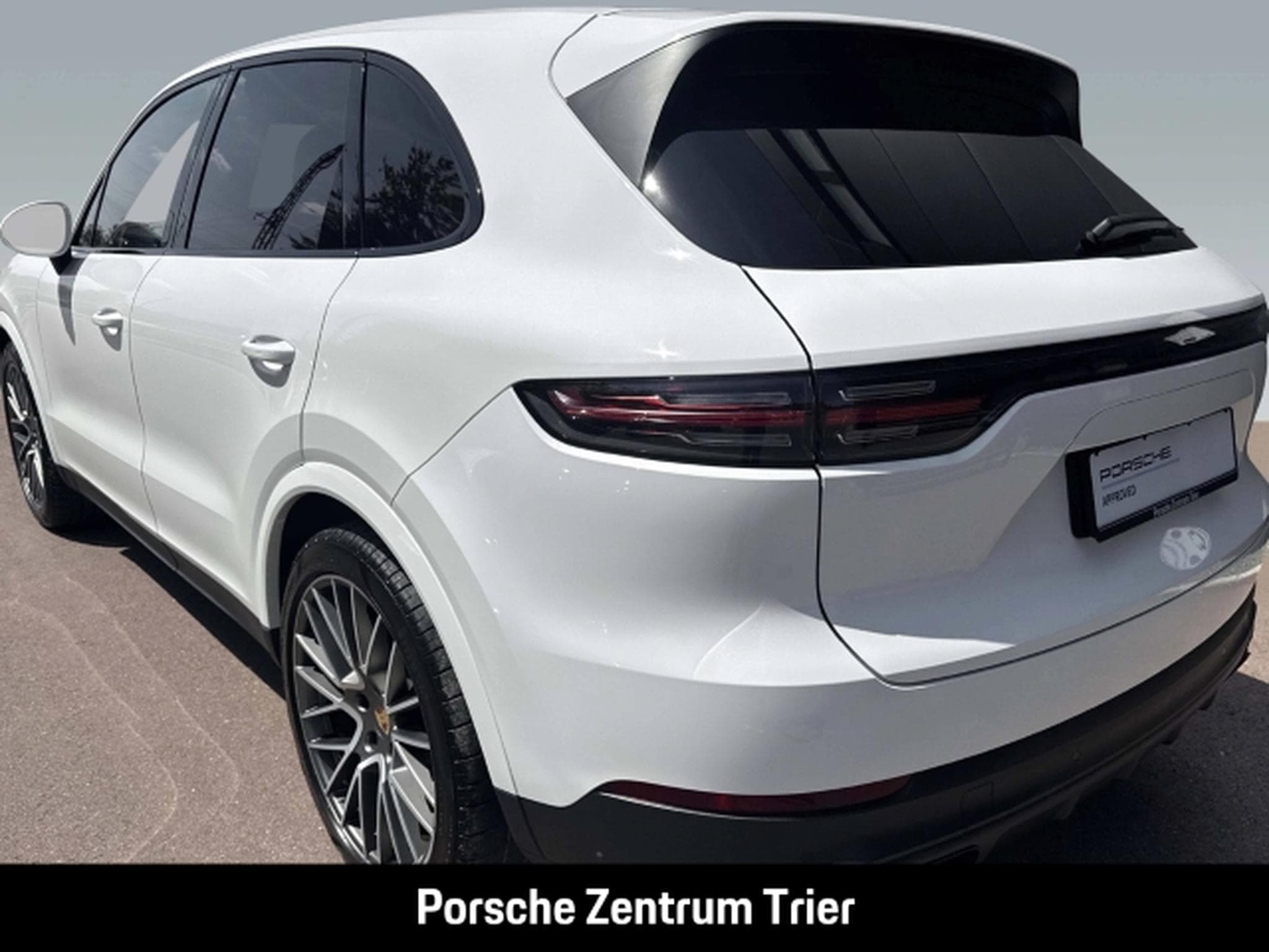 Porsche Cayenne Platinum Edition Soft-Close Head-Up BOSE (2023) - Photo 10