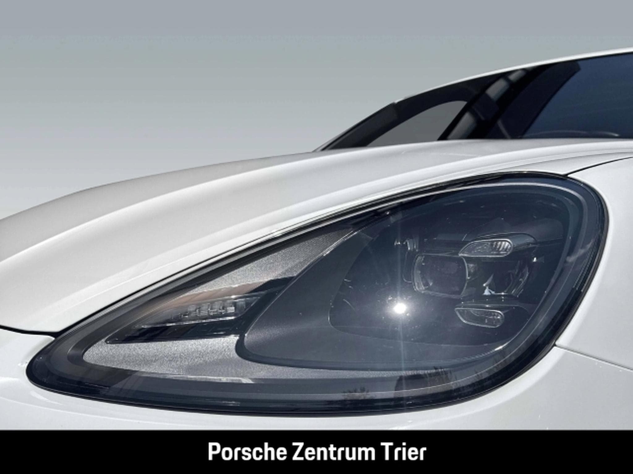 Porsche Cayenne Platinum Edition Soft-Close Head-Up BOSE (2023) - Photo 11