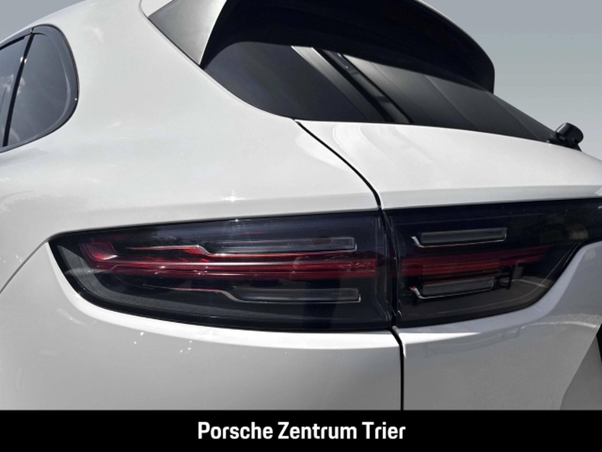Porsche Cayenne Platinum Edition Soft-Close Head-Up BOSE (2023) - Photo 12