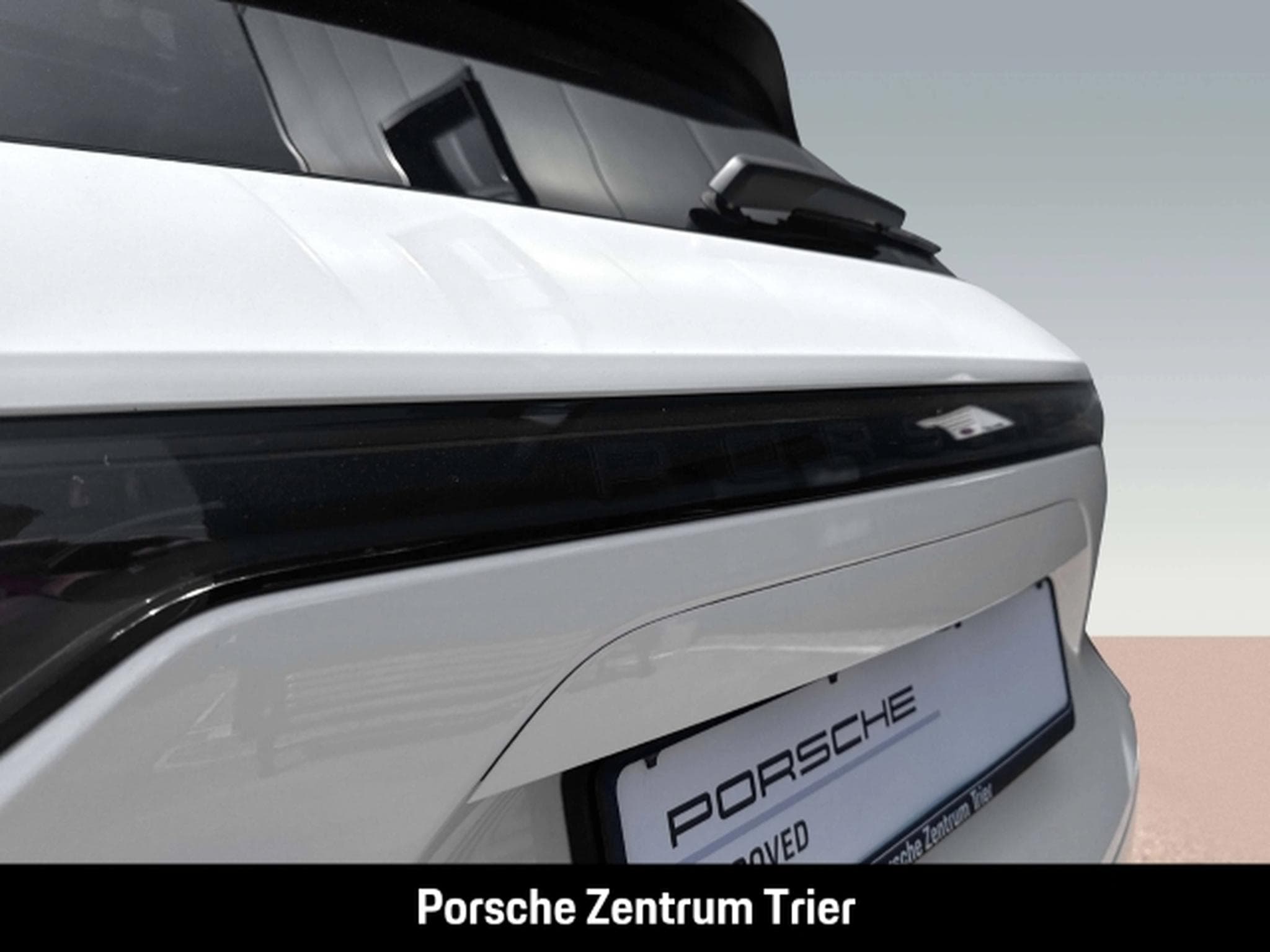 Porsche Cayenne Platinum Edition Soft-Close Head-Up BOSE (2023) - Photo 13