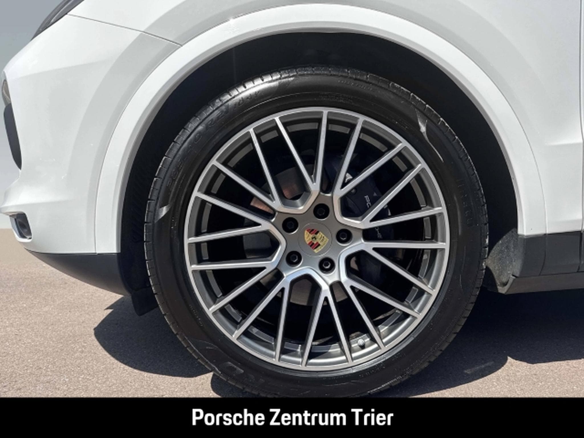 Porsche Cayenne Platinum Edition Soft-Close Head-Up BOSE (2023) - Photo 8