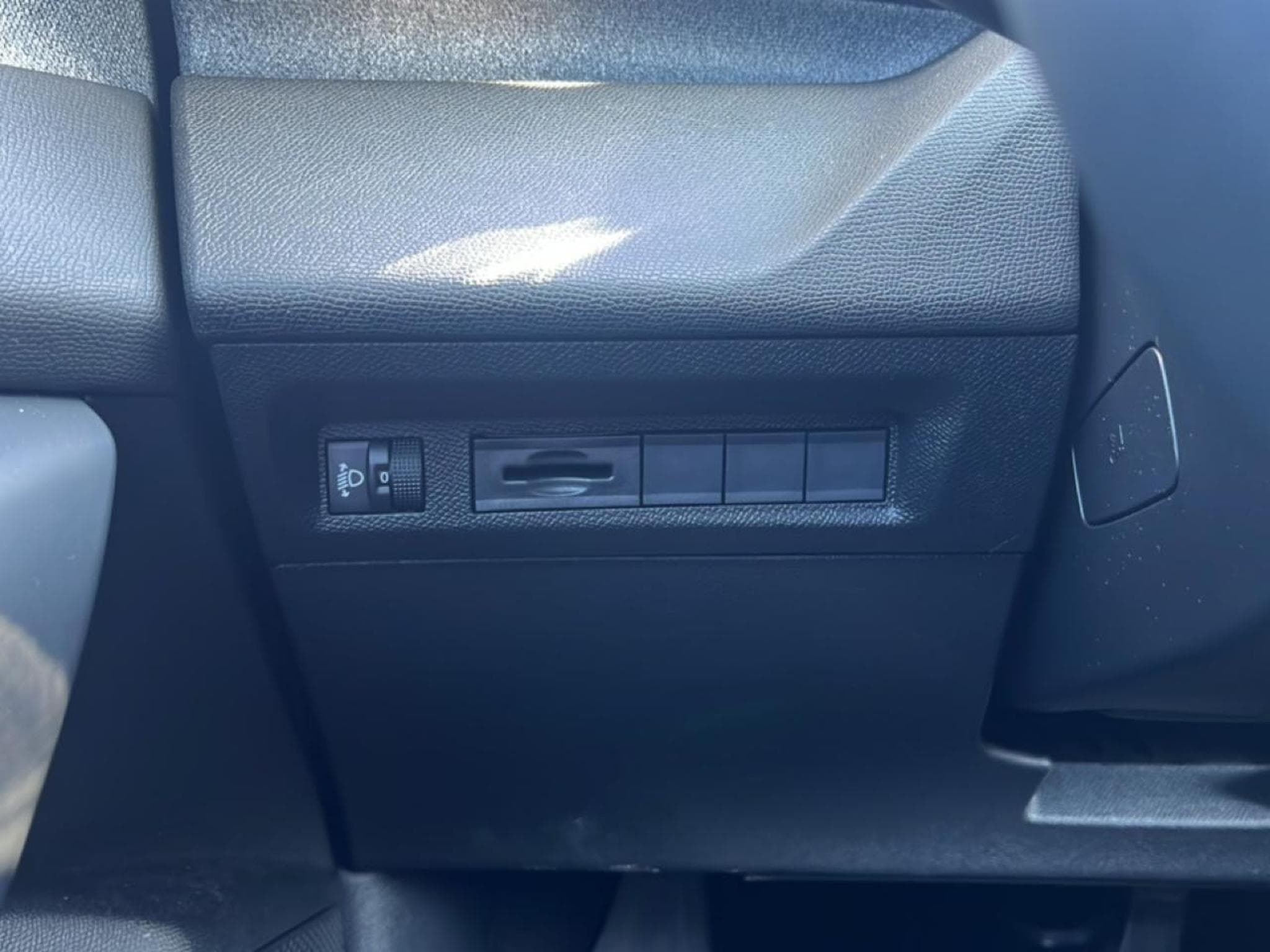 Peugeot 308 1.5 BLUEHDI 130 ALLURE EAT8 (2025) - Photo 12
