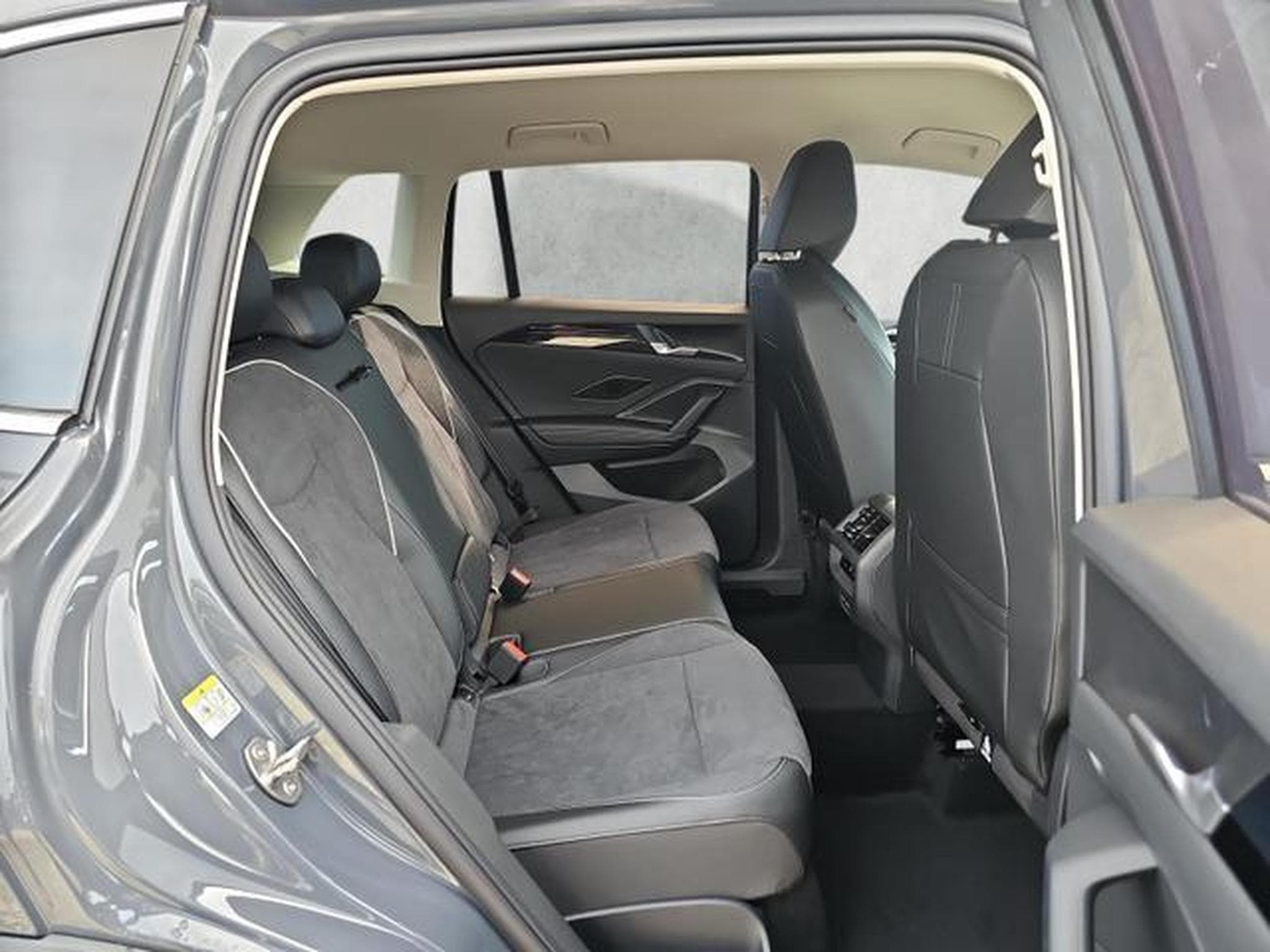 VW Tiguan 2.0 TDI 110 kW Elegance (2026) - Photo 13