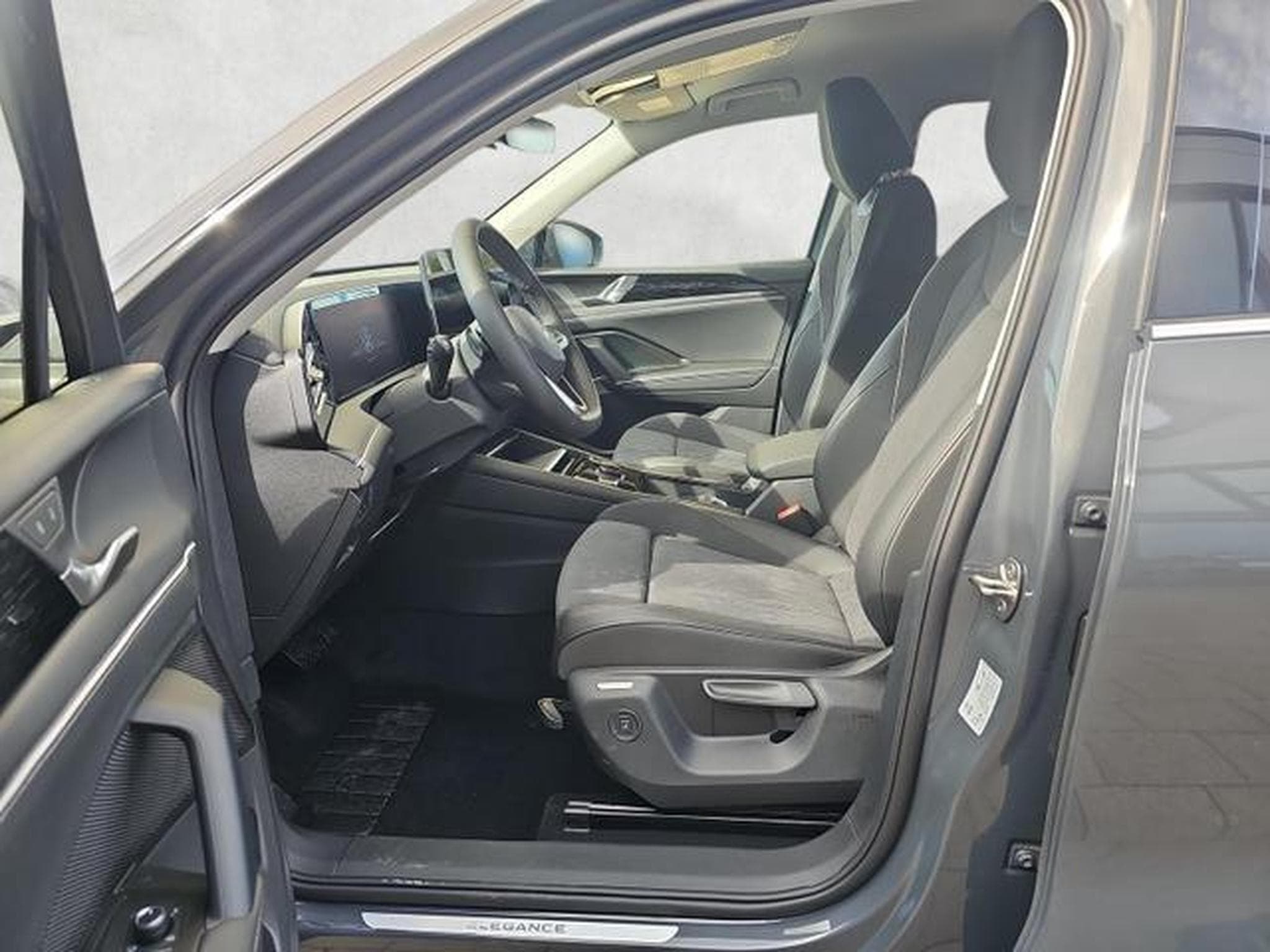 VW Tiguan 2.0 TDI 110 kW Elegance (2026) - Photo 9