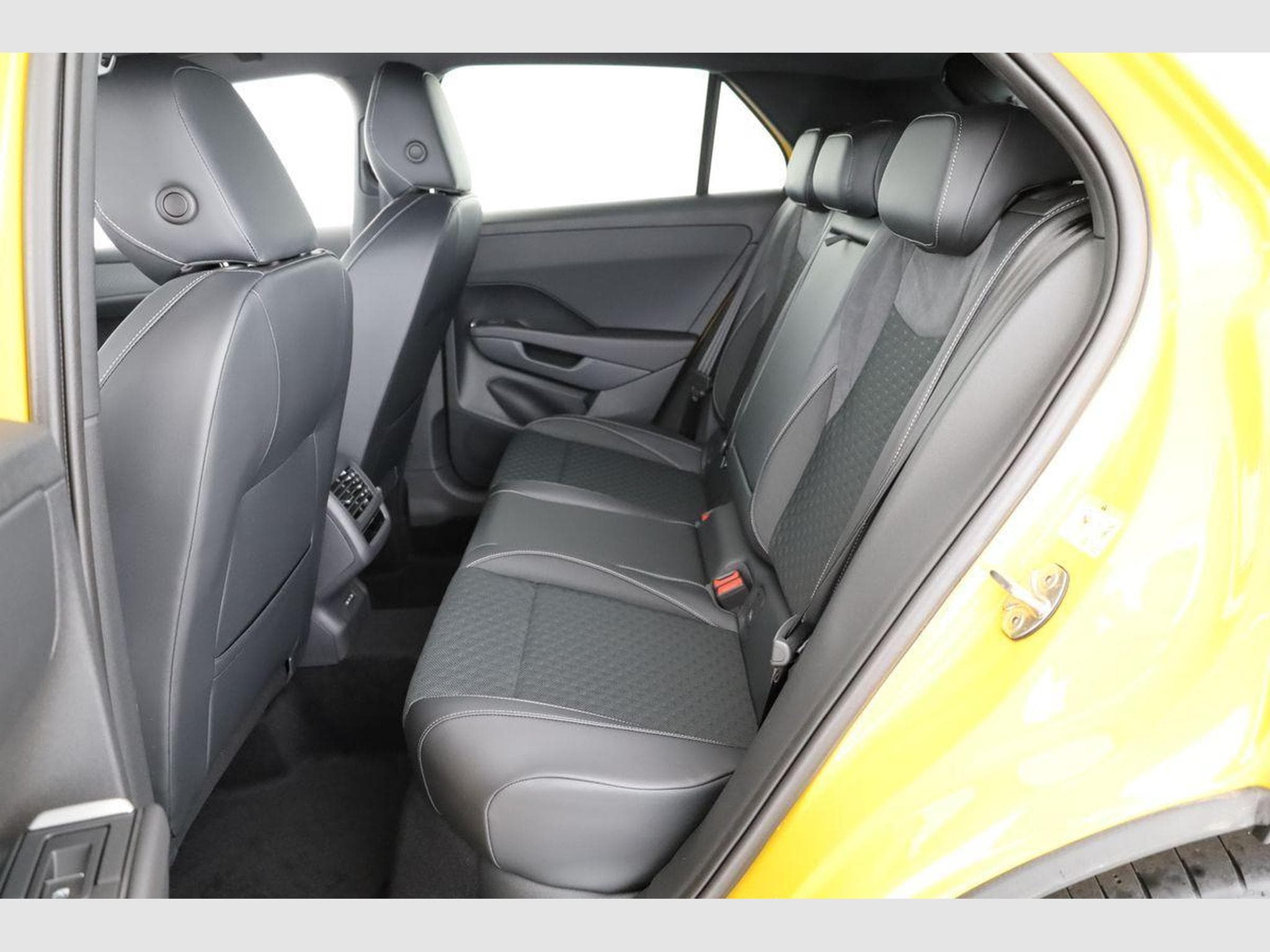 VW T-Roc 1.5 eTSI 110 kW R-Line (2026) - Foto 10