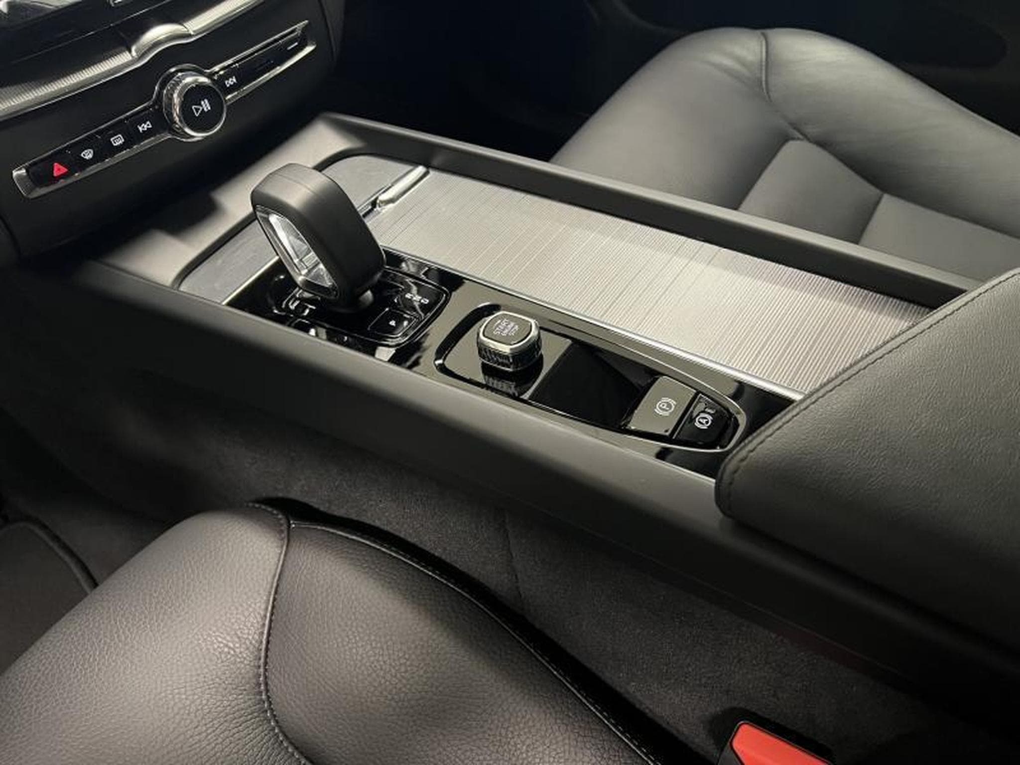 Volvo XC60 Core (2025) - Foto 8