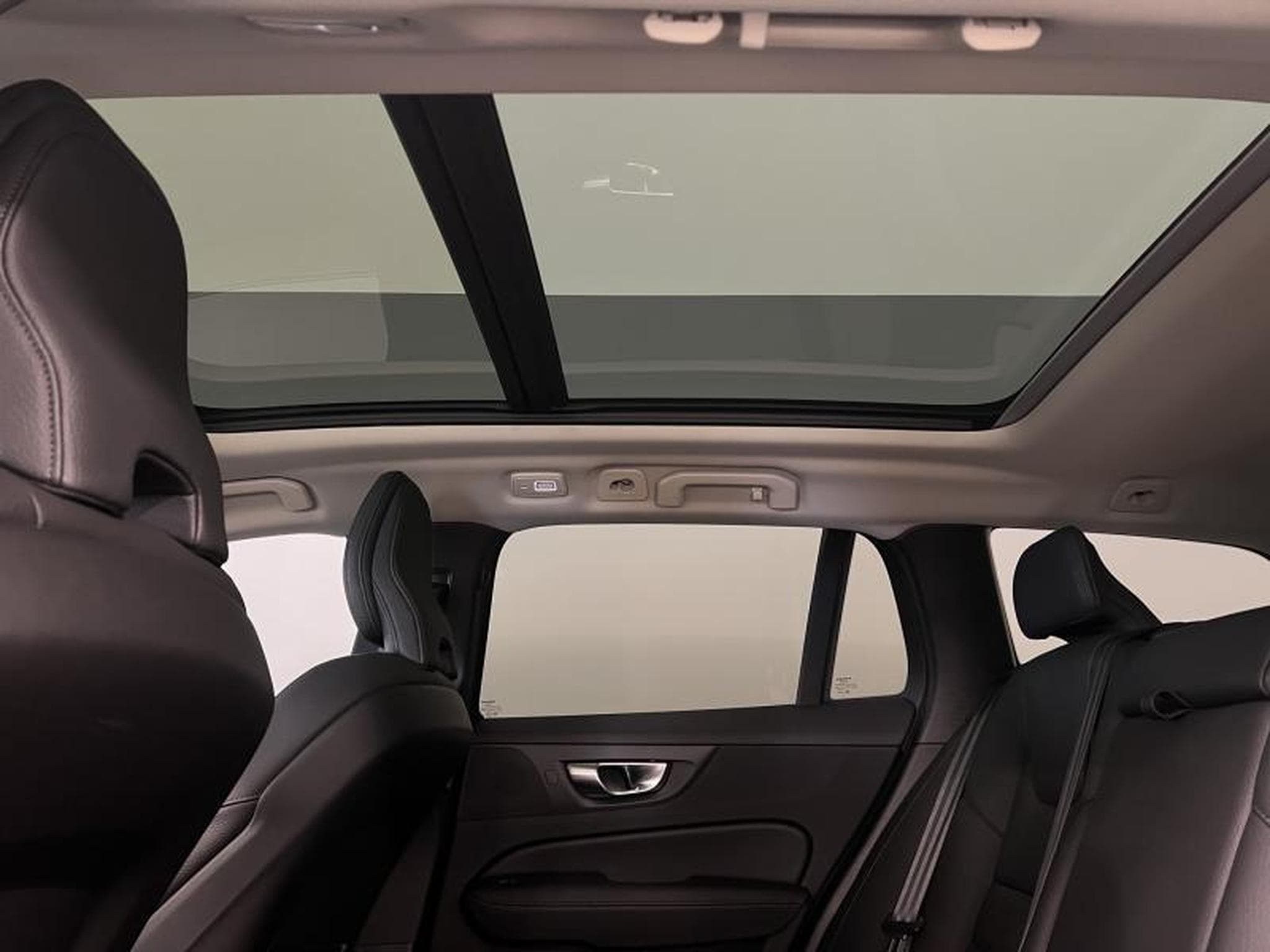 Volvo V60 Plus Dark (2025) - Foto 12