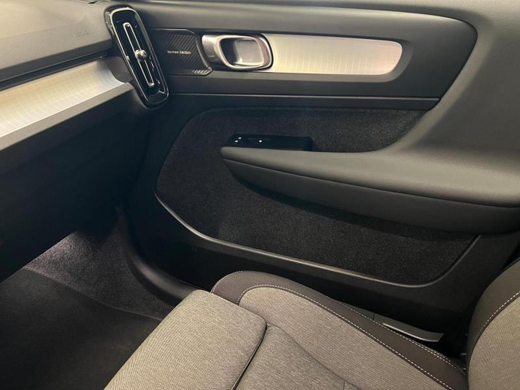 Volvo XC40 Plus Dark (2025) - Foto 12