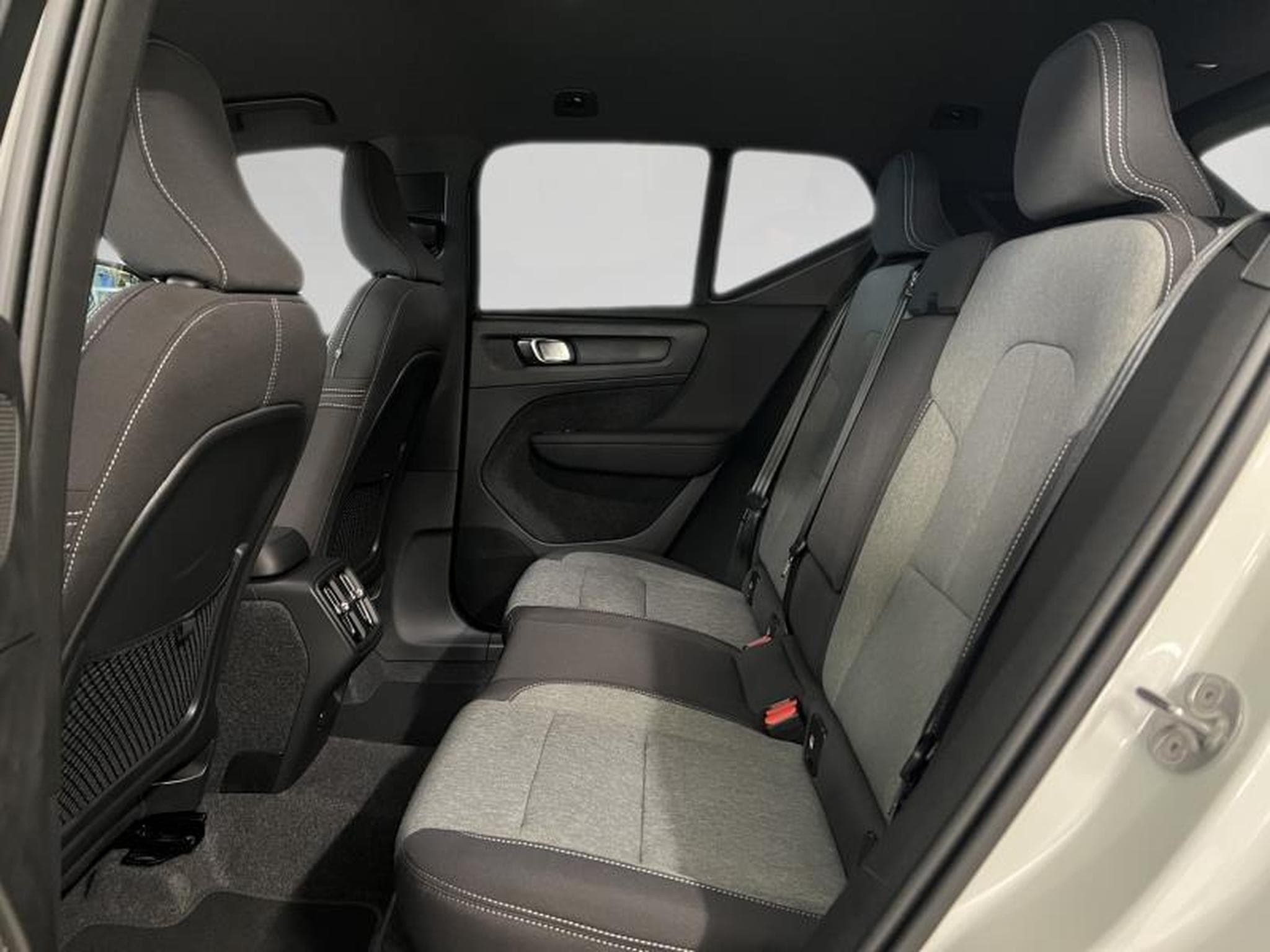 Volvo XC40 Plus Dark (2025) - Foto 17