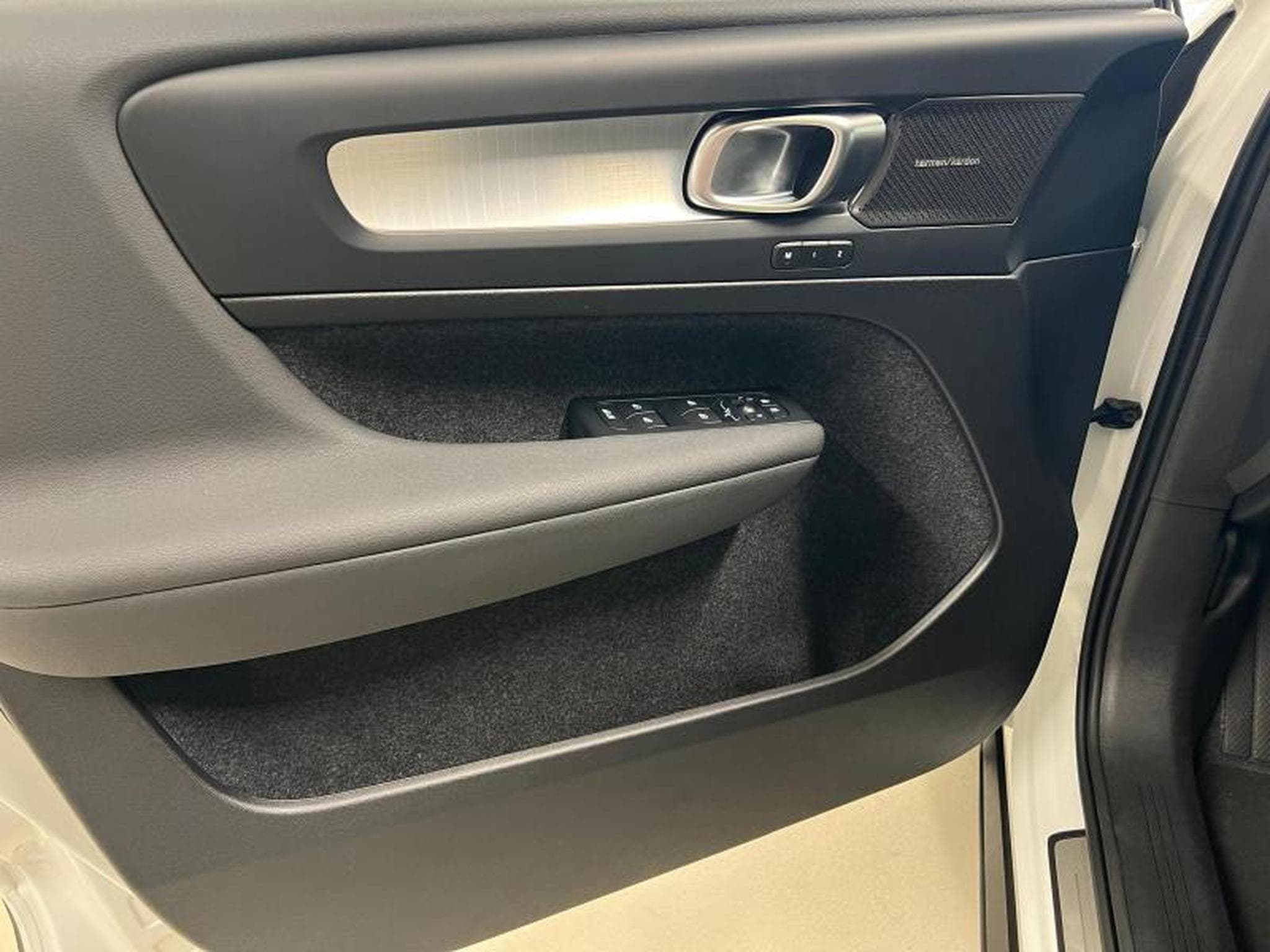 Volvo XC40 Plus Dark (2025) - Foto 19