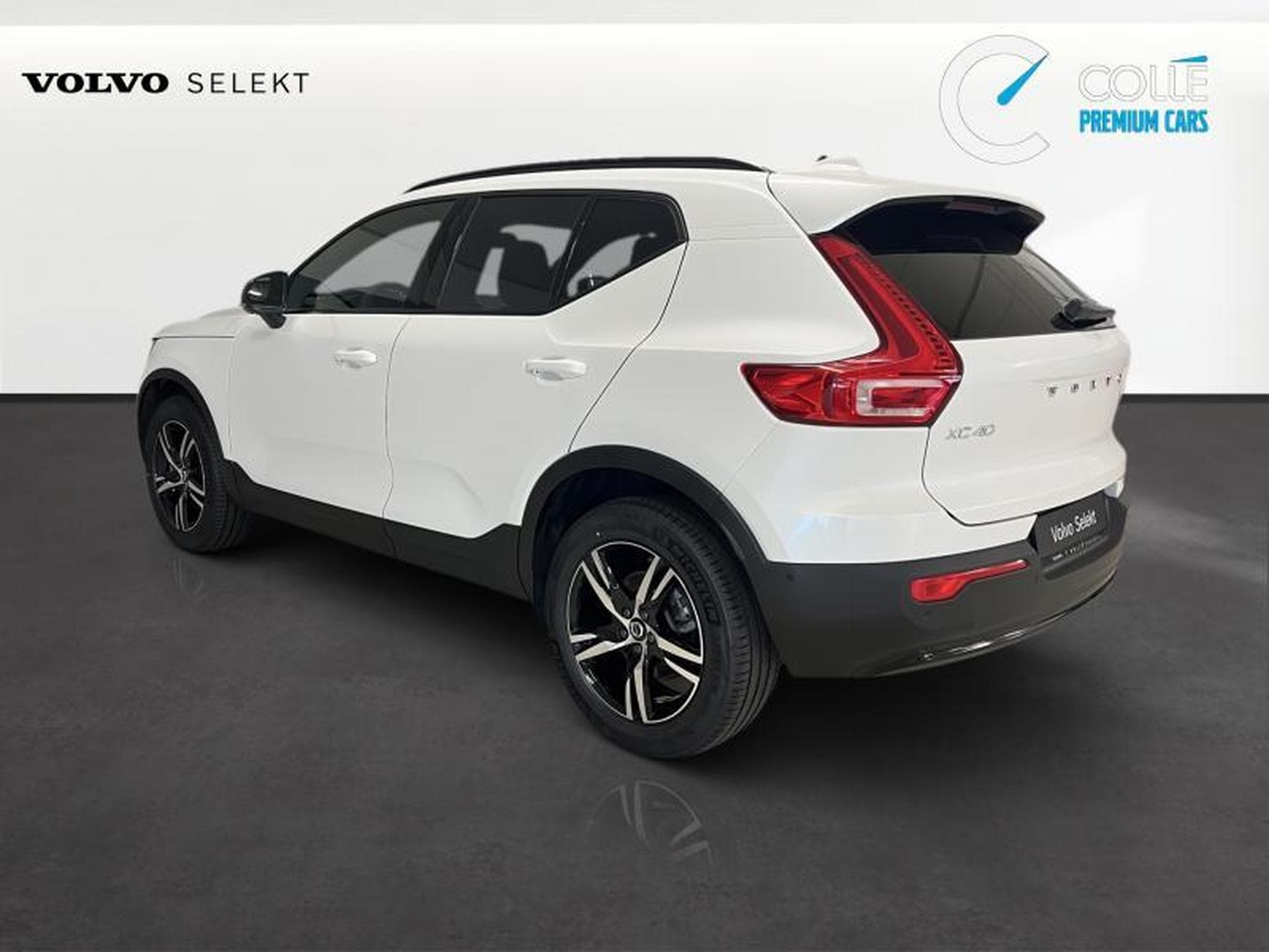 Volvo XC40 Plus Dark (2025) - Foto 2