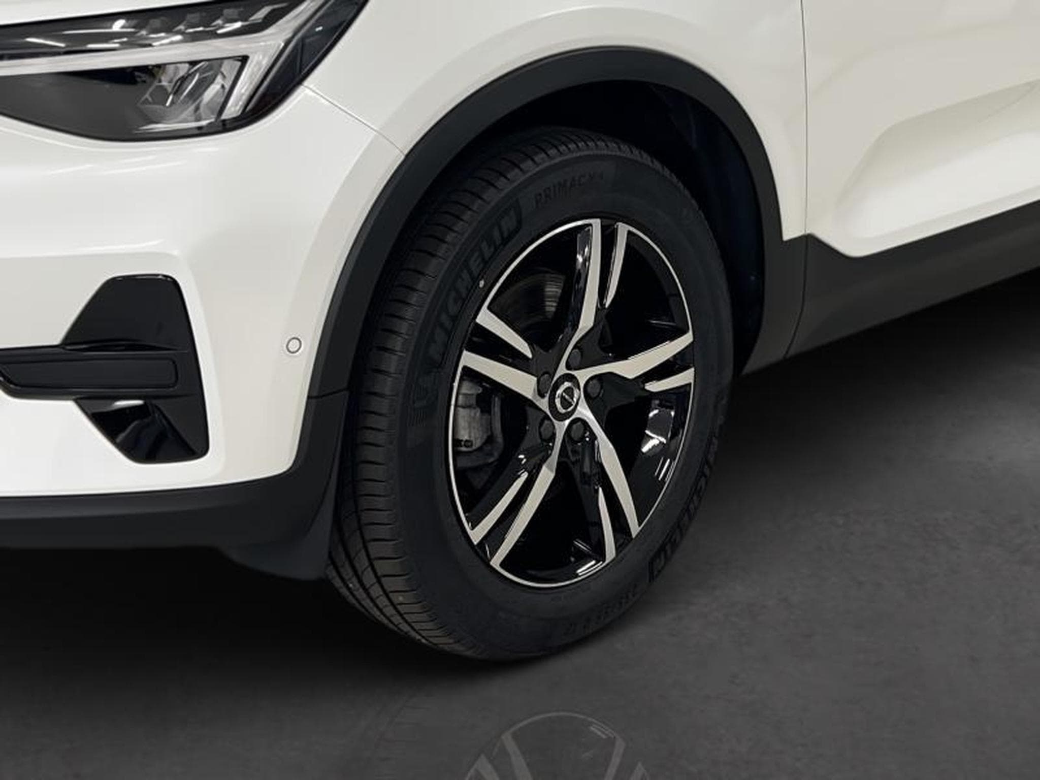 Volvo XC40 Plus Dark (2025) - Foto 4