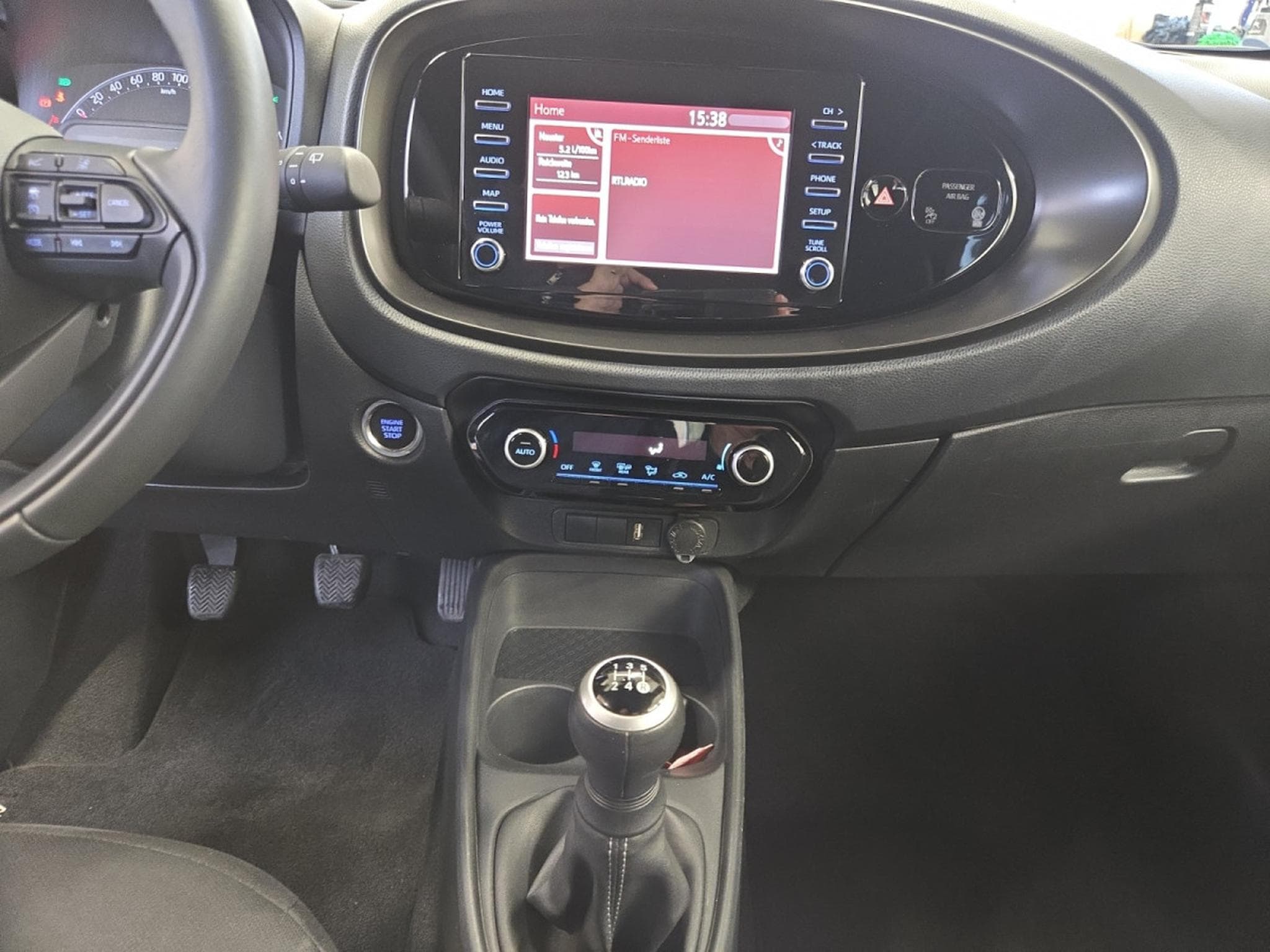 Toyota Aygo X 1.0i VVT-i X play Air (2023) - Foto 9