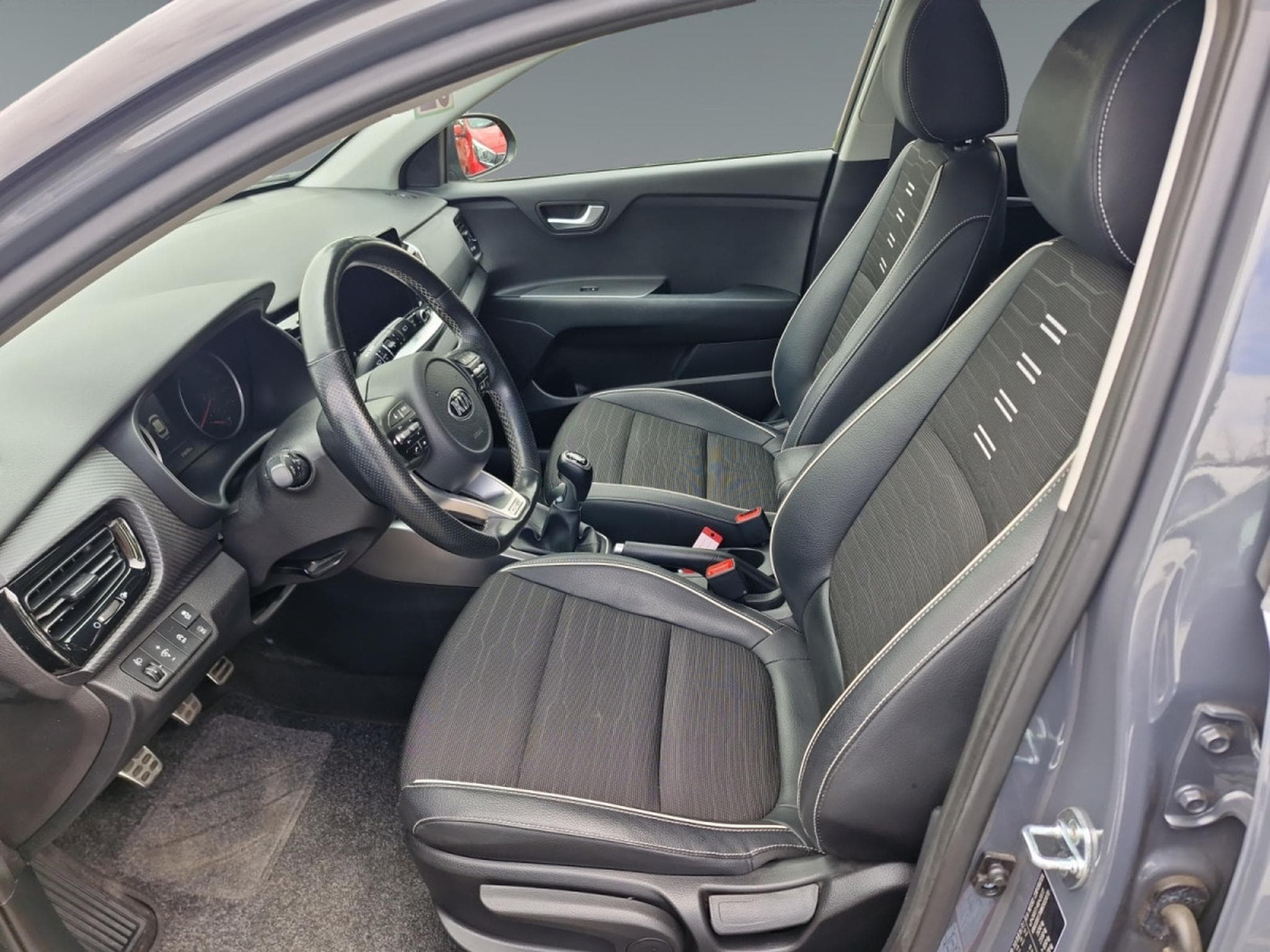 Kia Stonic GT Line1.0T ISG (2022) - Foto 10