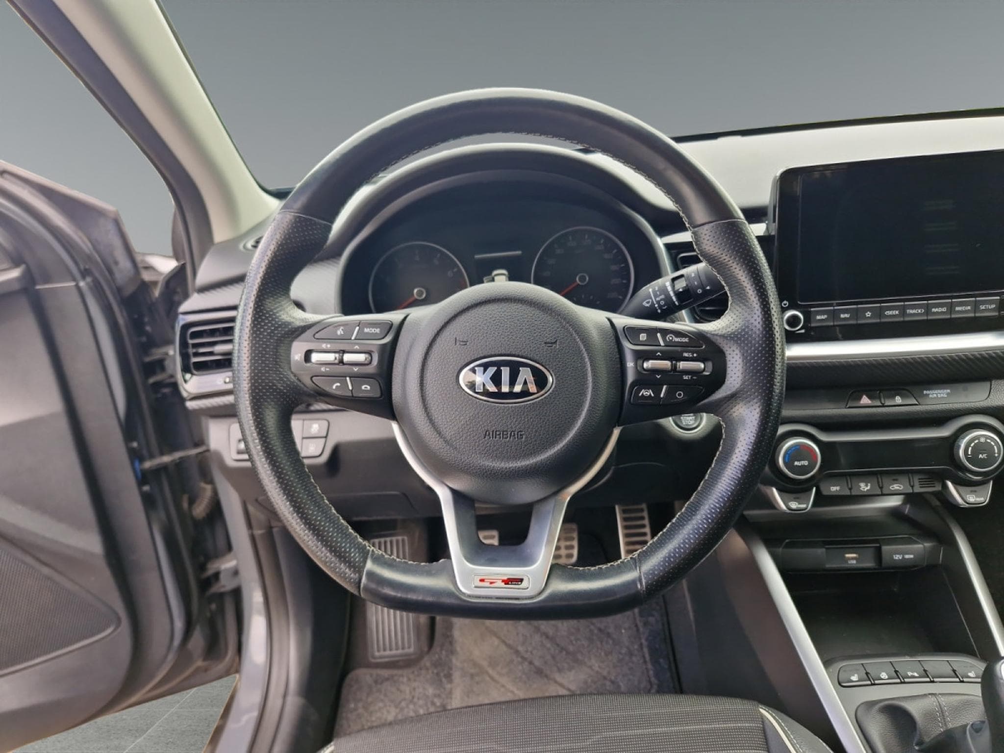 Kia Stonic GT Line1.0T ISG (2022) - Foto 13