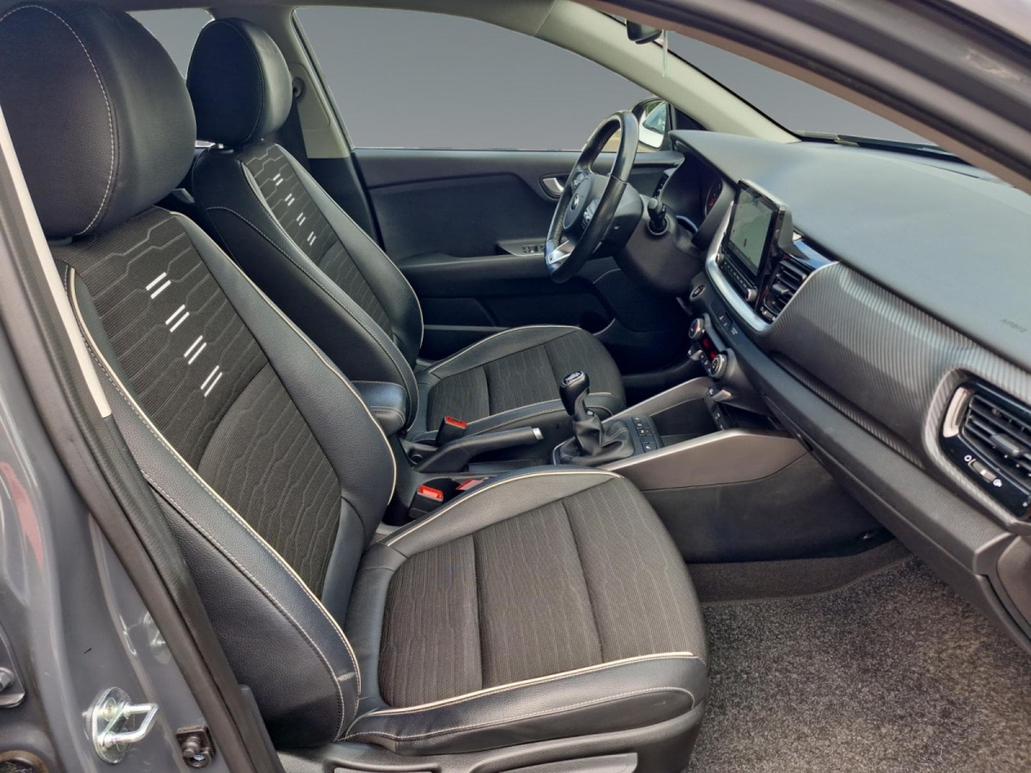 Kia Stonic GT Line1.0T ISG (2022) - Foto 17