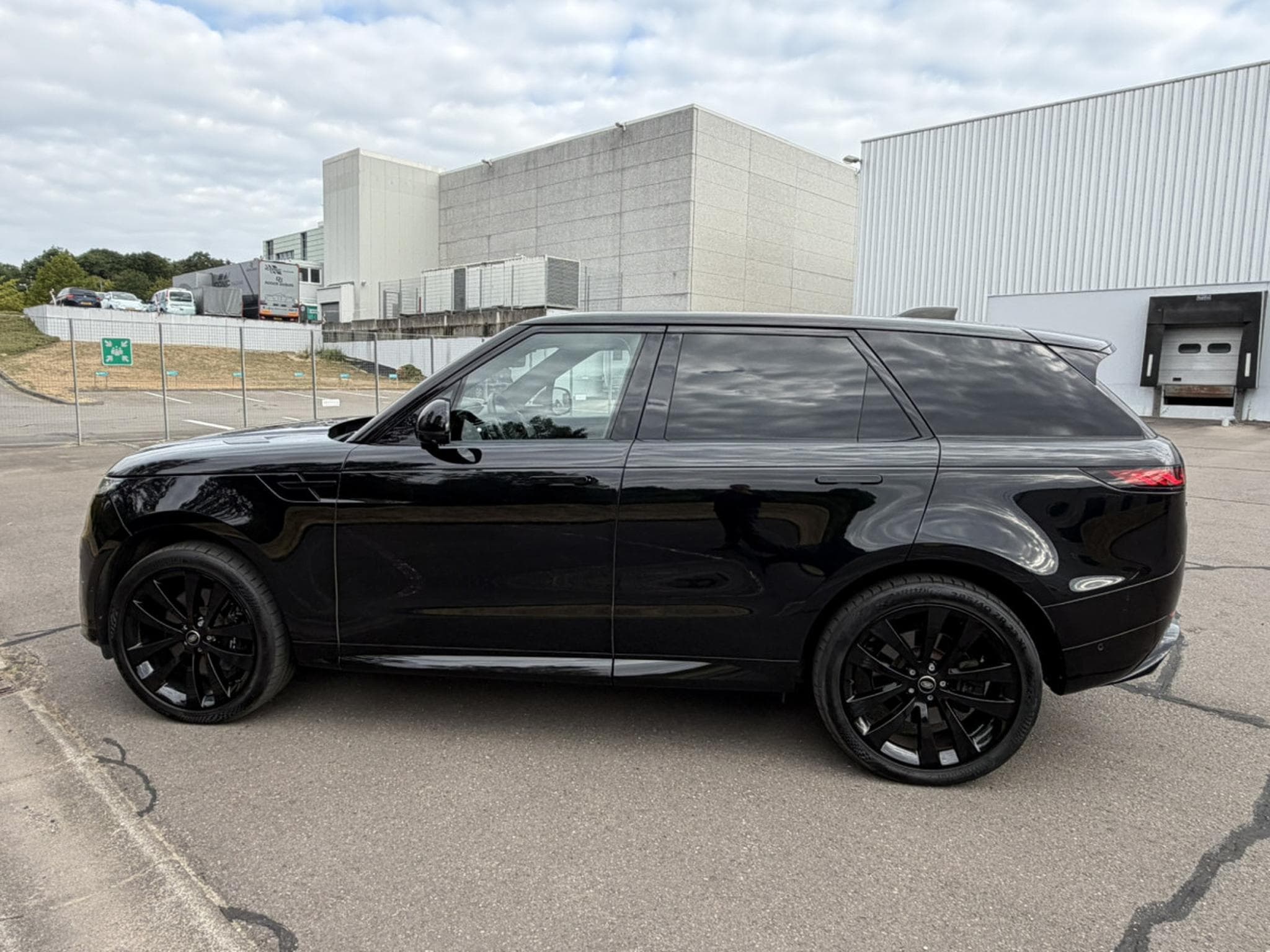 Land-Rover Range Rover Sport P530 First Edition - 4.4 V8 - Black Pack - Panoramic Roof (2023) - Photo 6