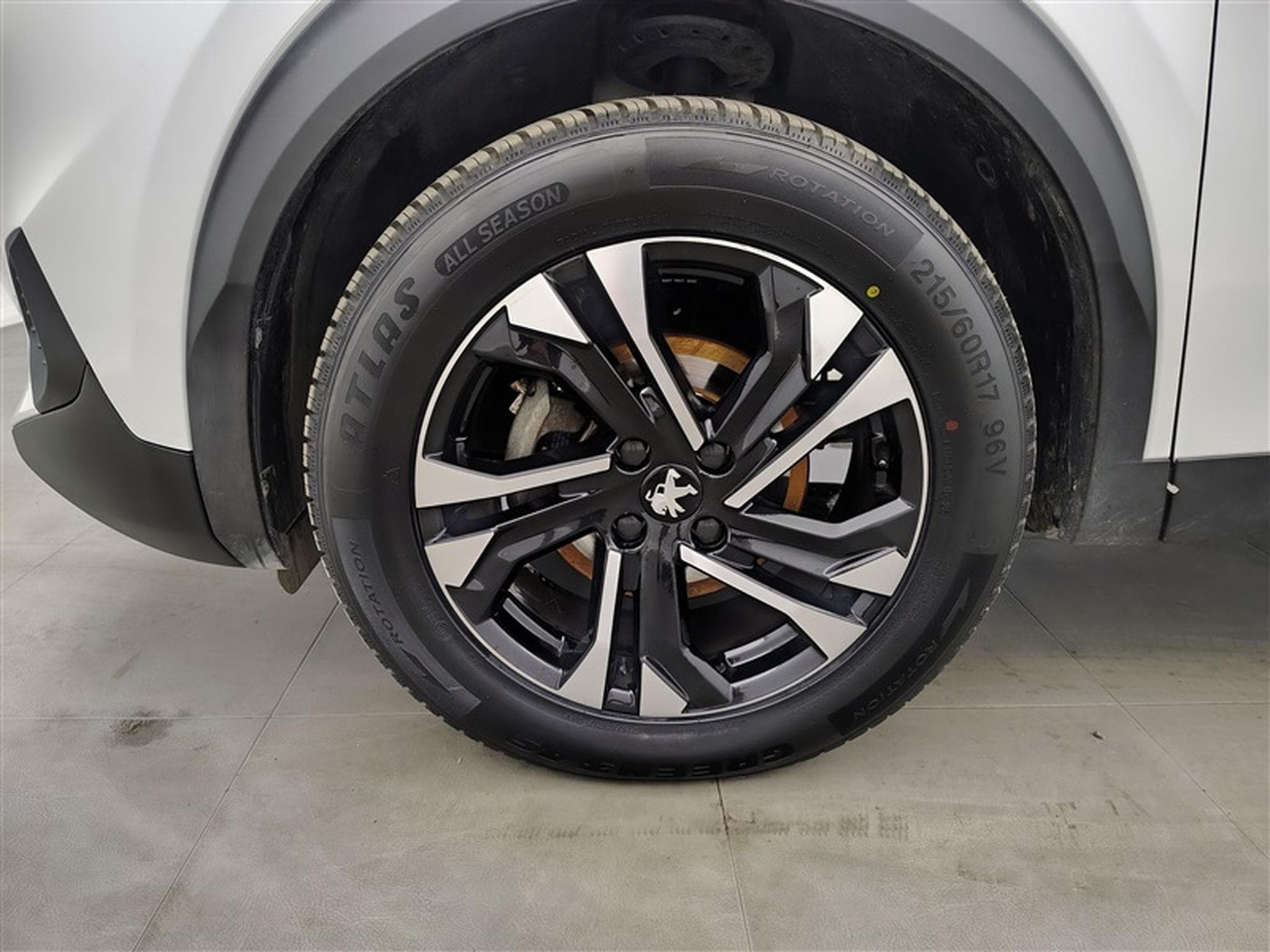 Peugeot 2008 1.2 PureTech 130Cv EAT8 Allure S-CUIR / NAVI / FULL LED (2023) - Foto 6