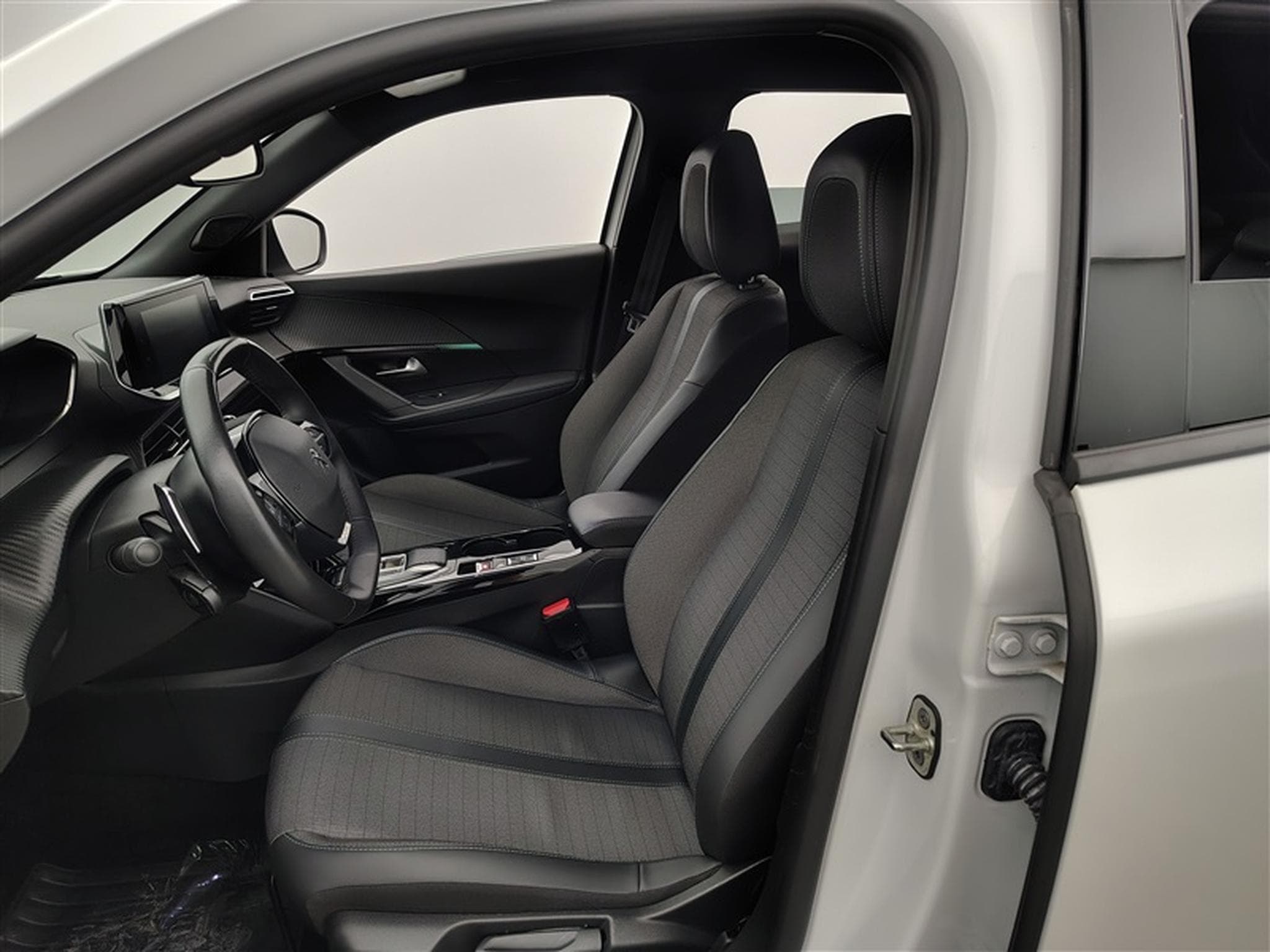 Peugeot 2008 1.2 PureTech 130Cv EAT8 Allure S-CUIR / NAVI / FULL LED (2023) - Foto 7