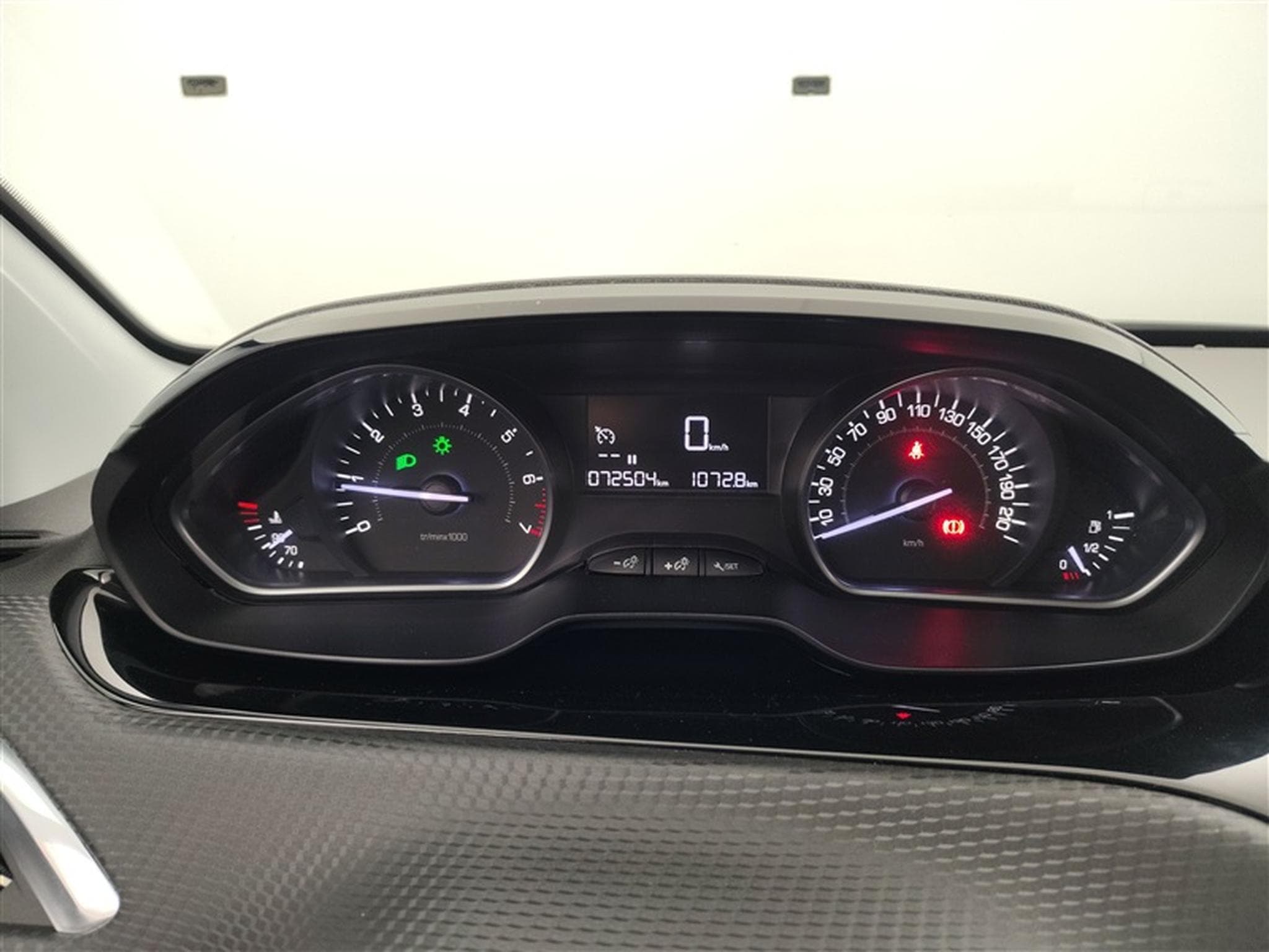 Peugeot 2008 1.2 PureTech 82Cv Active CLIM / BLUETOOTH / PDC (2019) - Foto 10
