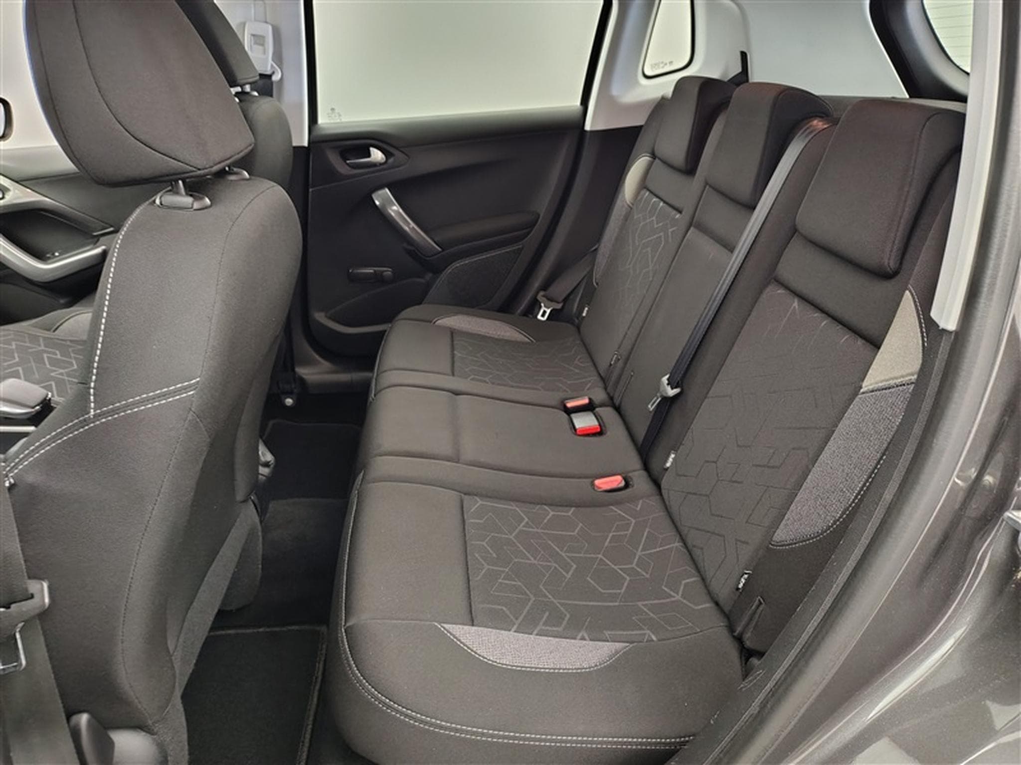 Peugeot 2008 1.2 PureTech 82Cv Active CLIM / BLUETOOTH / PDC (2019) - Foto 13