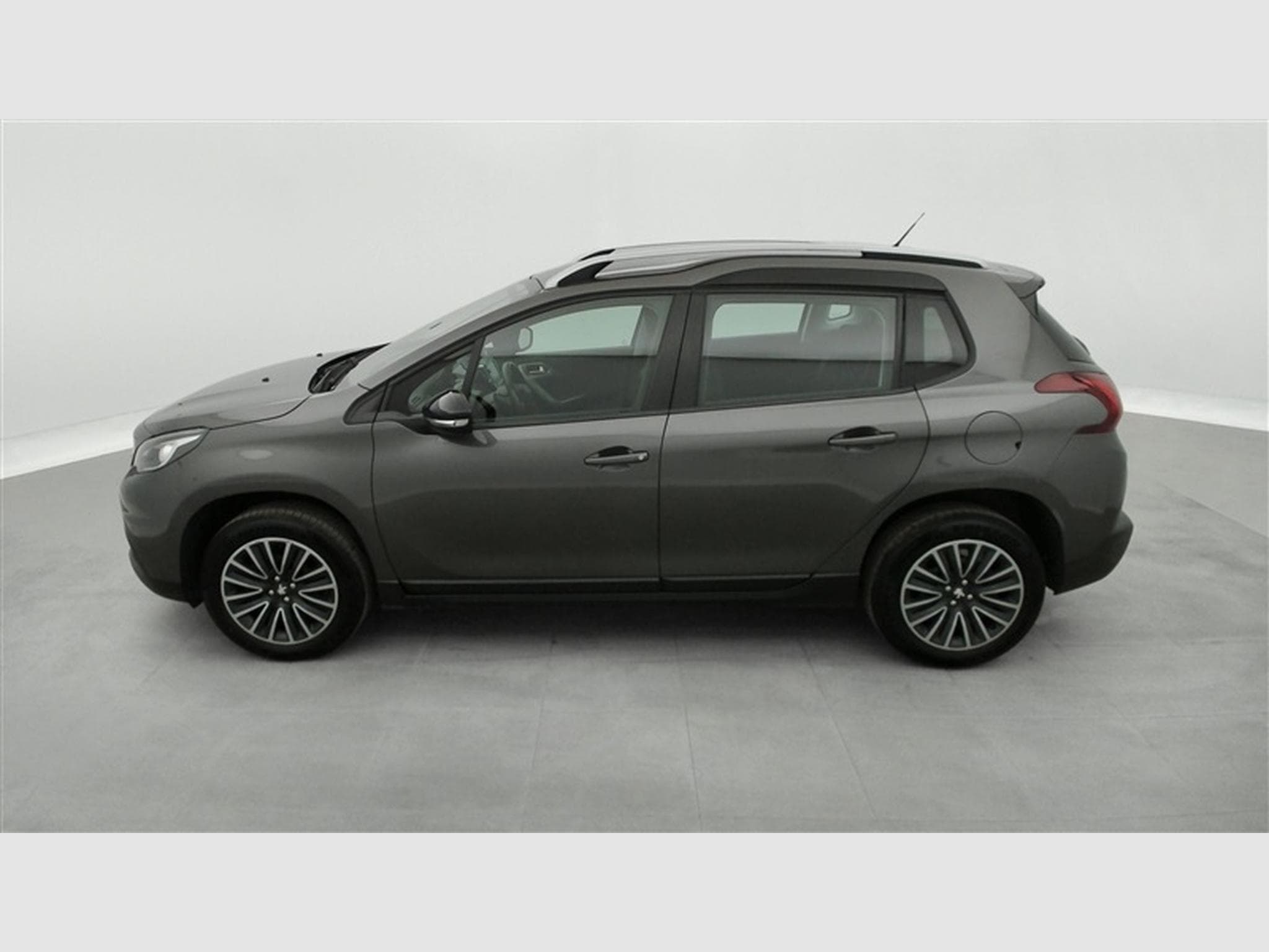 Peugeot 2008 1.2 PureTech 82Cv Active CLIM / BLUETOOTH / PDC (2019) - Foto 3