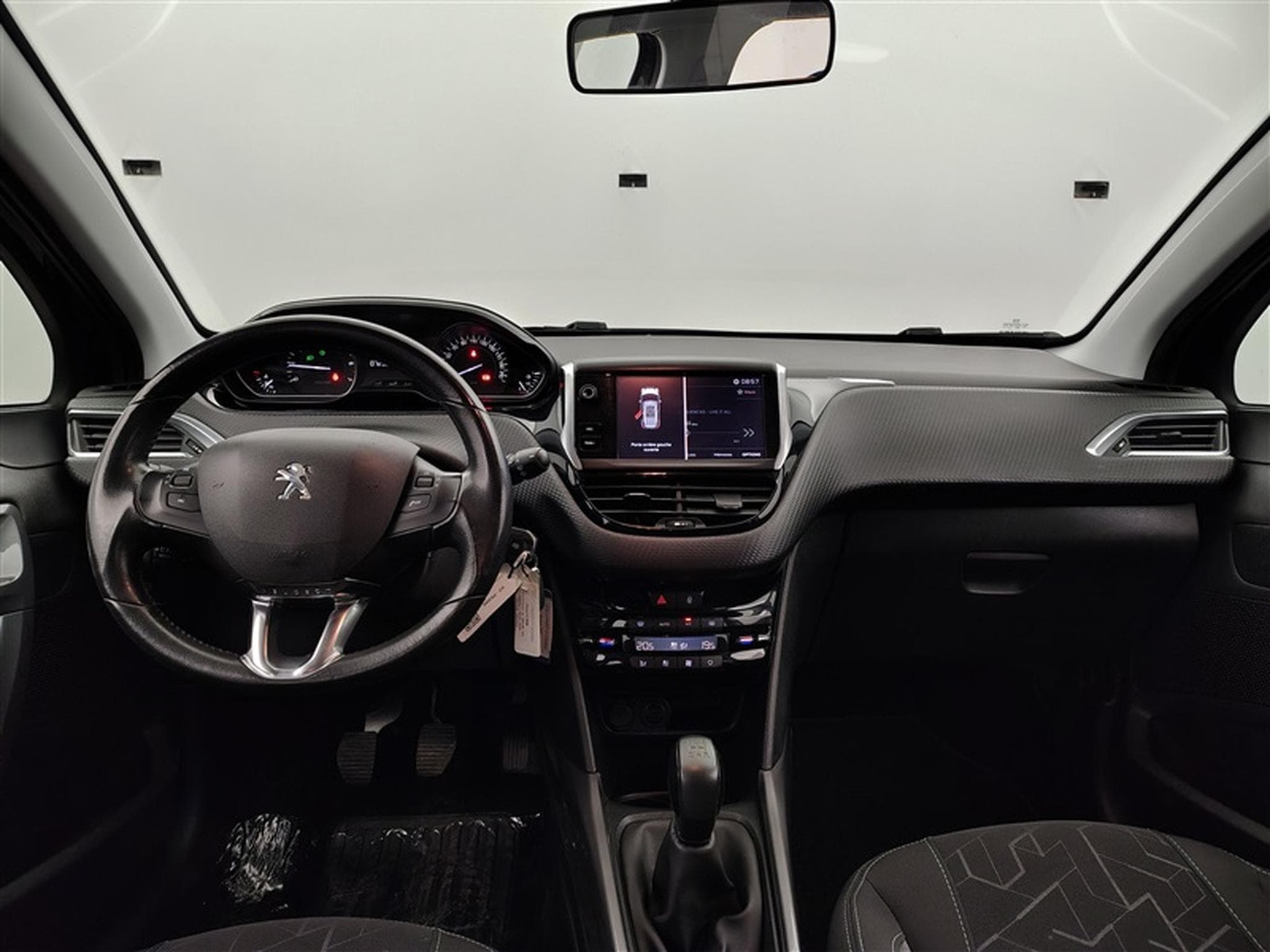 Peugeot 2008 1.2 PureTech 82Cv Active CLIM / BLUETOOTH / PDC (2019) - Foto 8