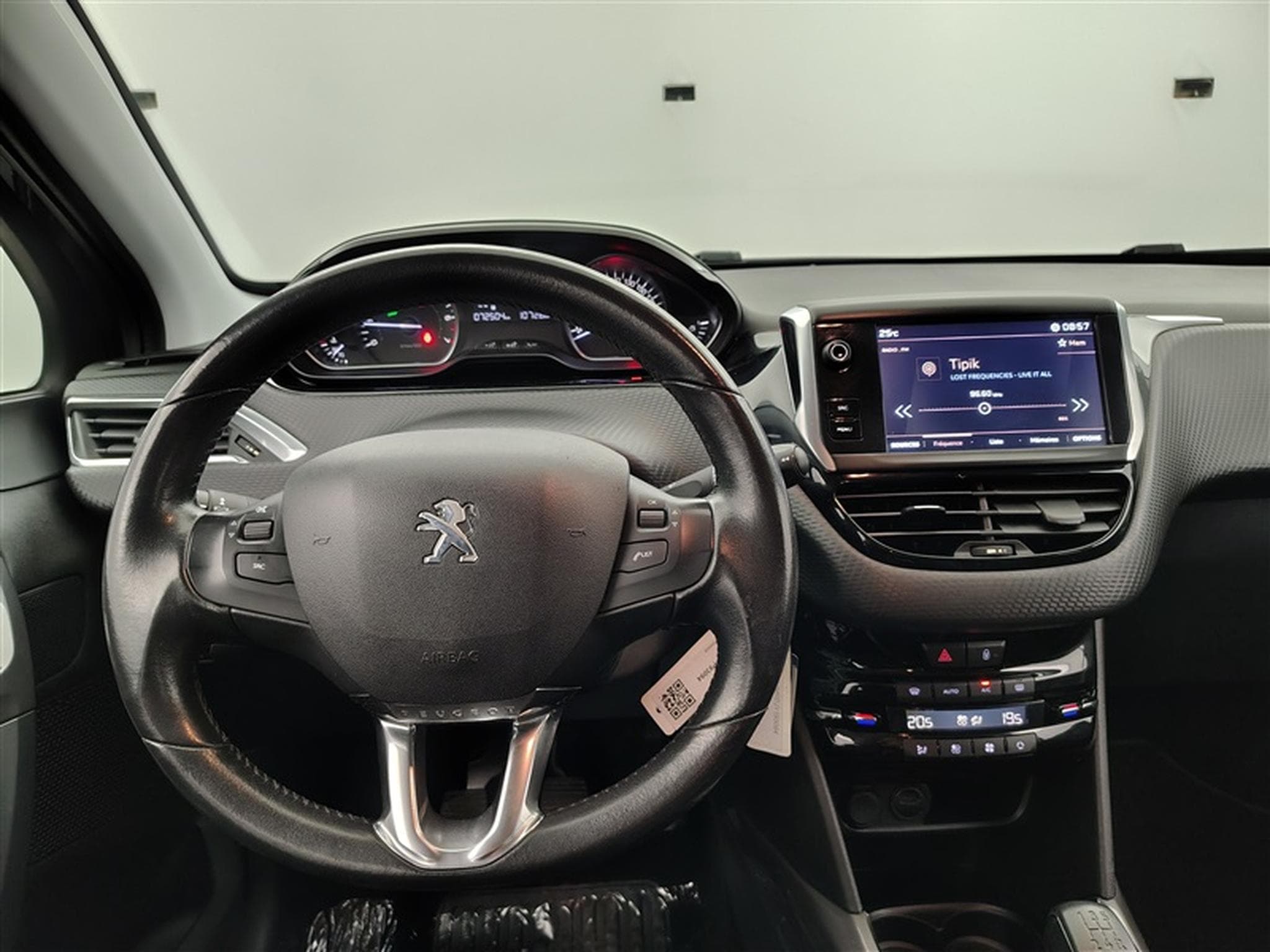 Peugeot 2008 1.2 PureTech 82Cv Active CLIM / BLUETOOTH / PDC (2019) - Foto 9