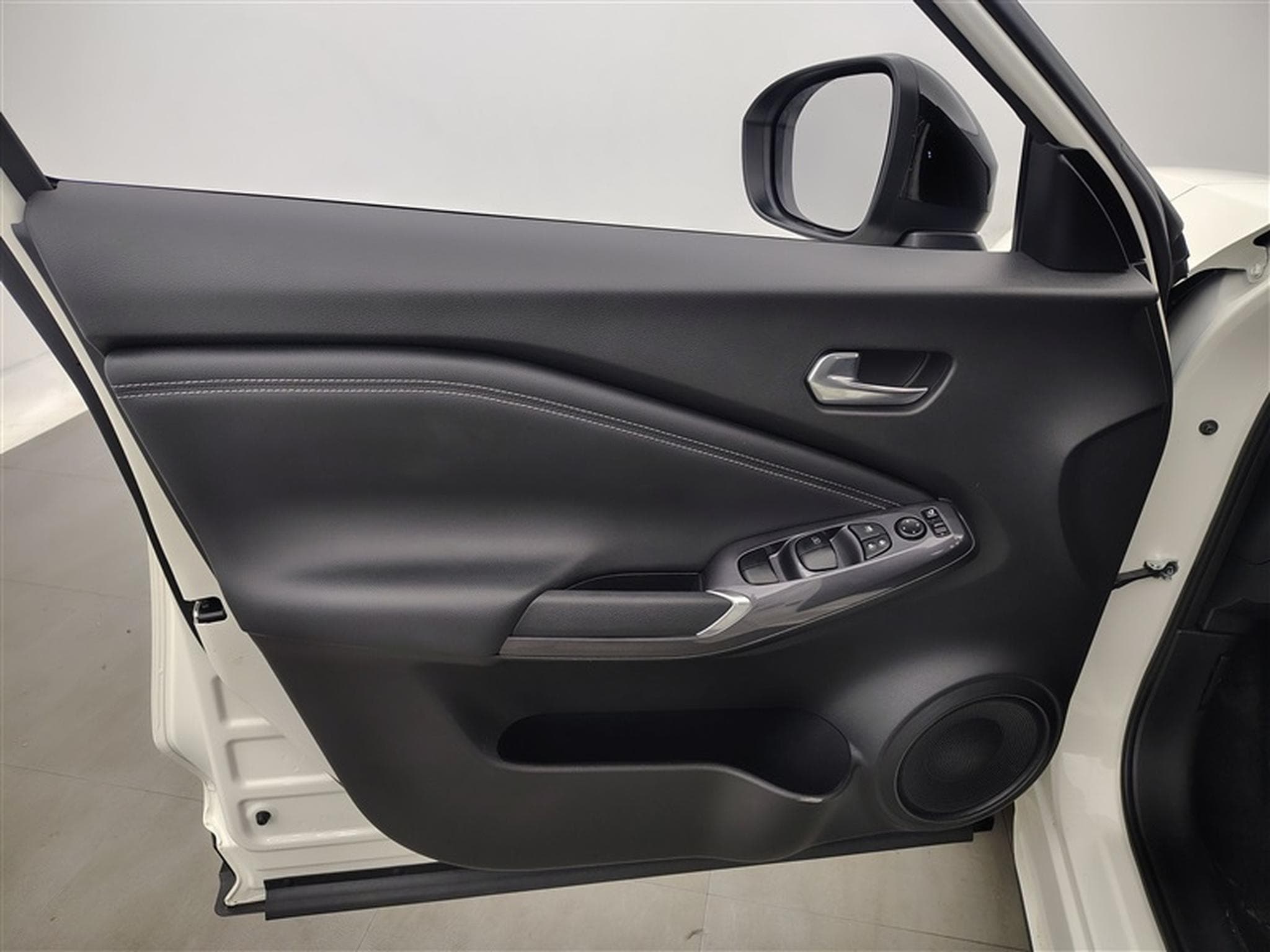 Nissan Juke 1.6 HEV N-Connecta AMT (2023) - Foto 17