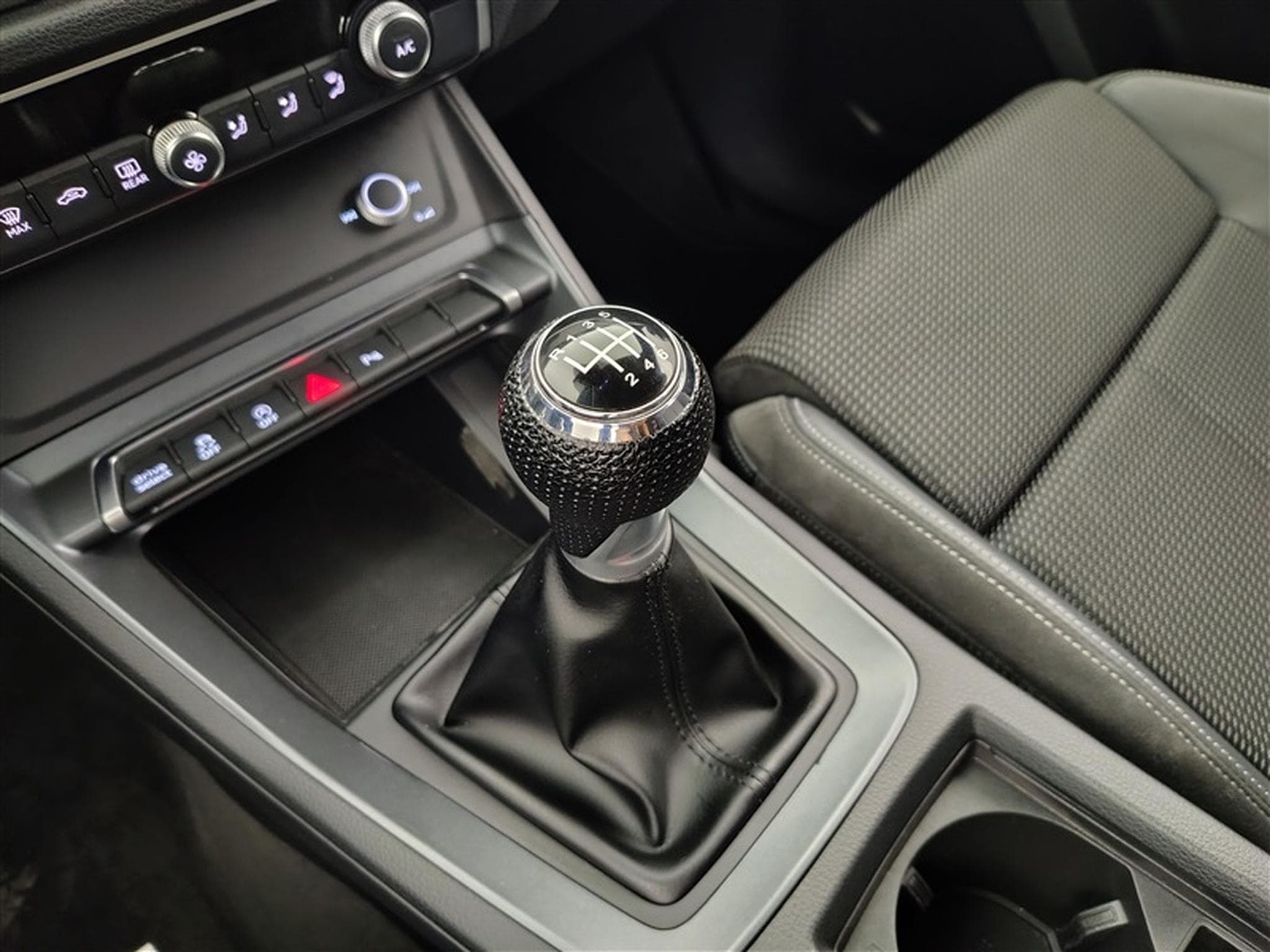 Audi Q3 35 TFSI 150cv S-Line NAVI / FULL LED / CUIR PARTIEL / JA 18" (2020) - Foto 12