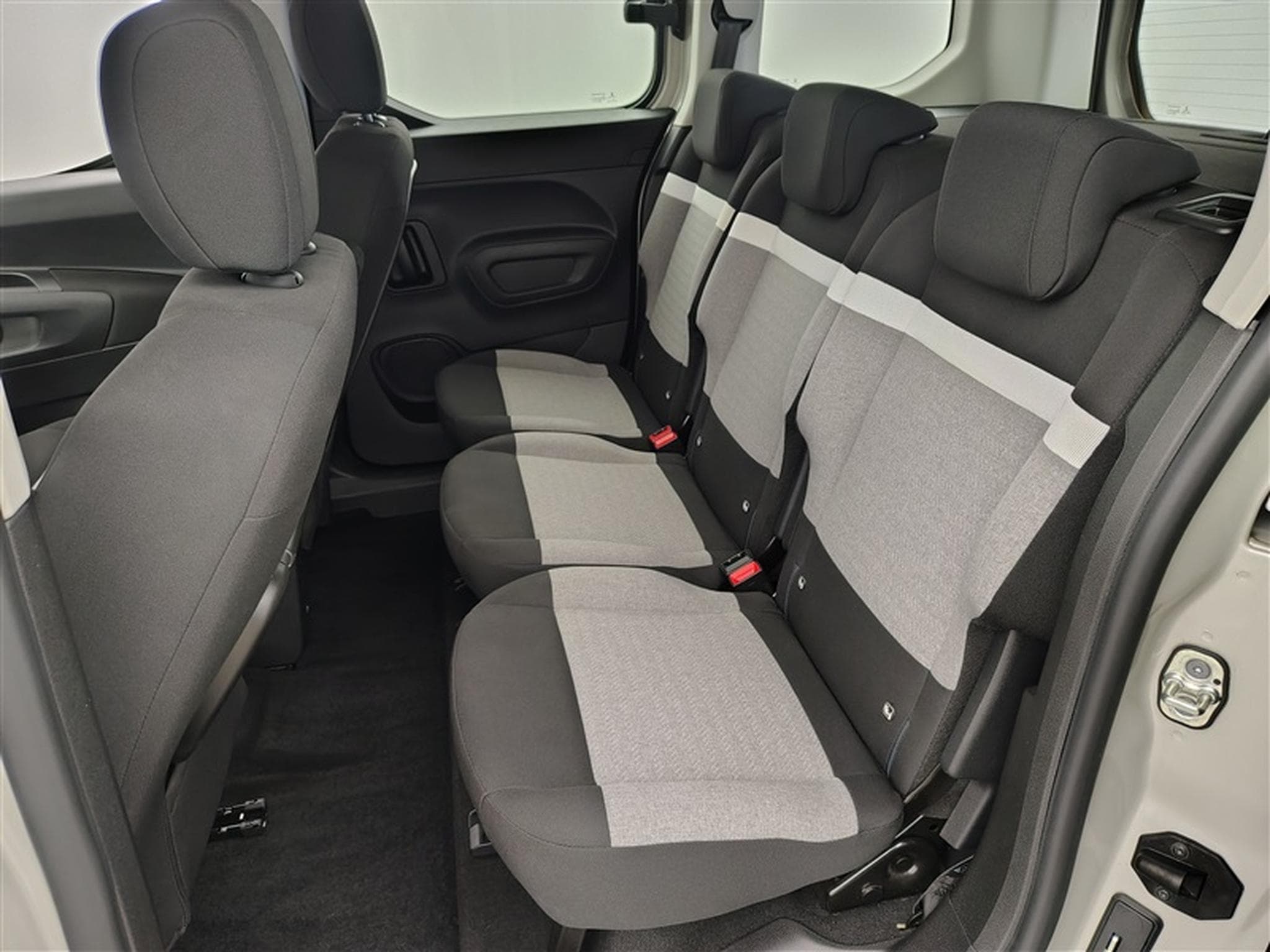 Citroen Berlingo 1.2 PureTech M *NAVI/CAM360/CARPLAY/PDC* (2022) - Foto 13