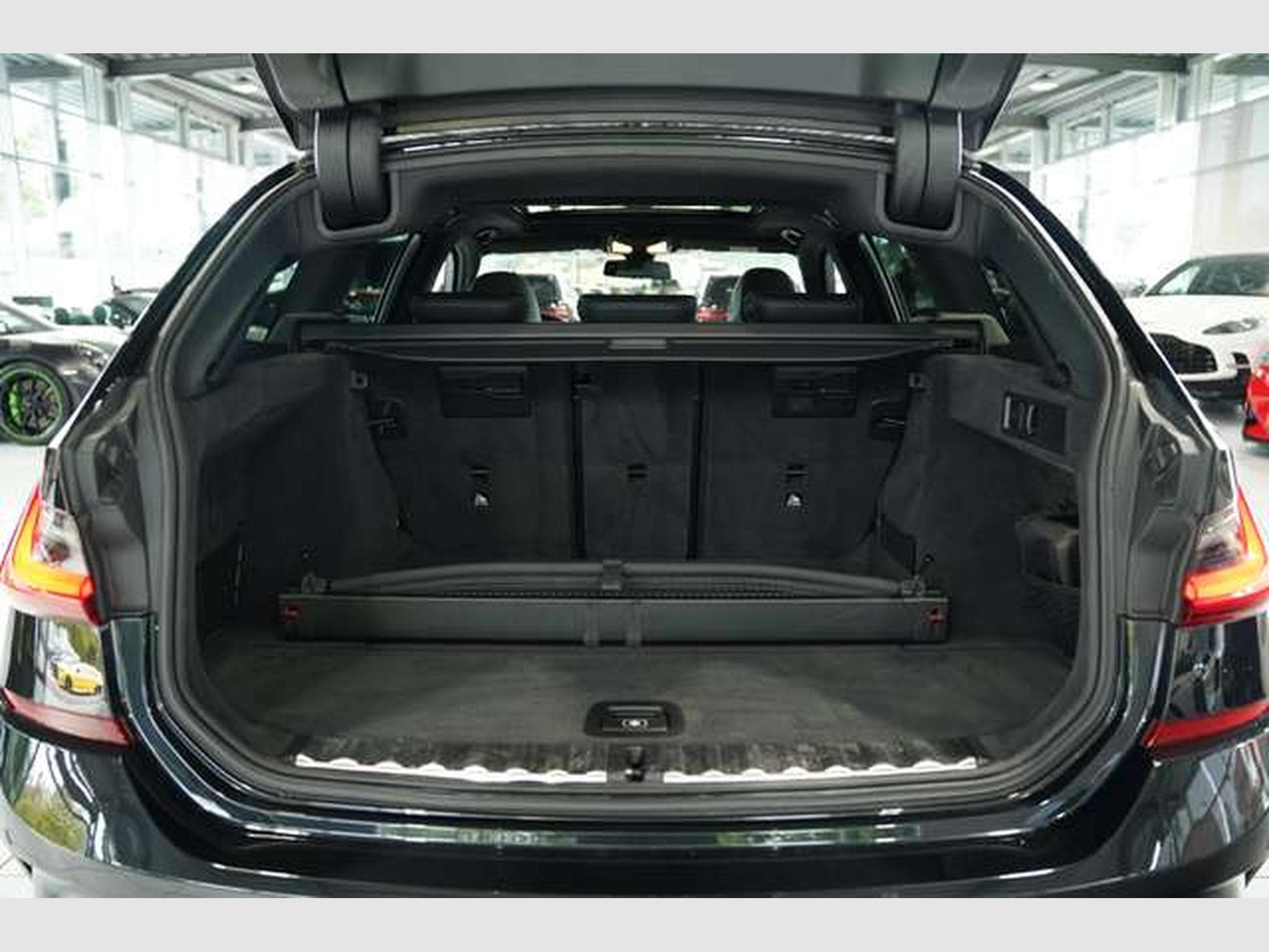 BMW 320 d Touring M Sportpaket *ACC*Pano*LiveCockpit (2021) - Foto 36