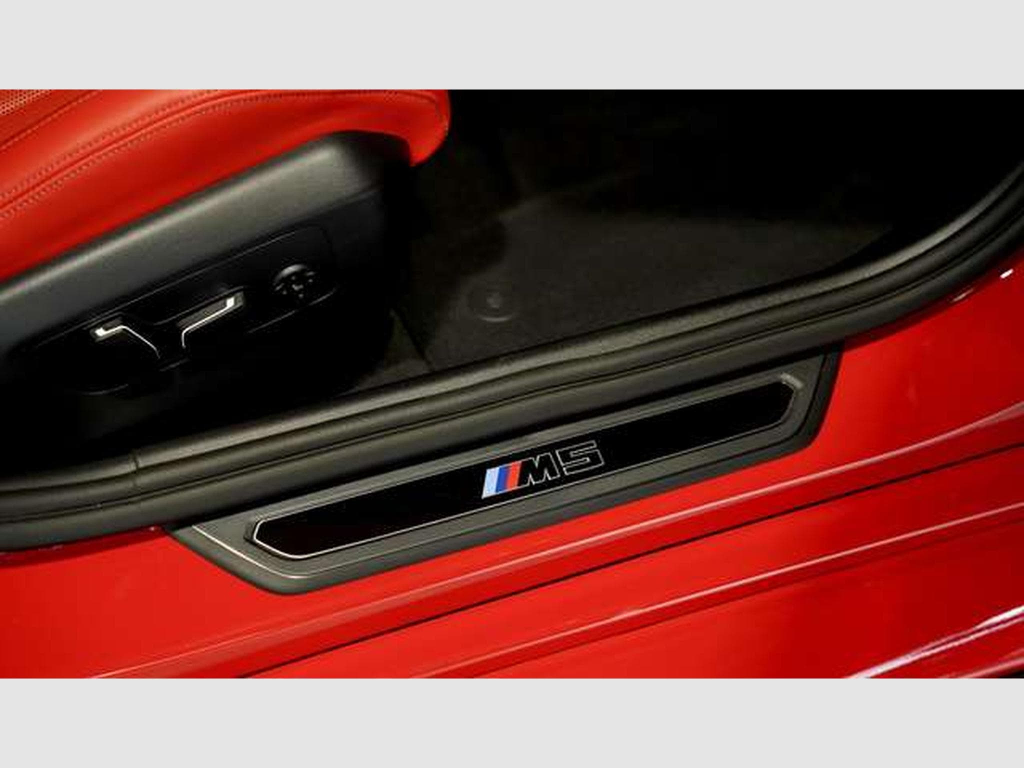 BMW M5 Touring 1.H *Carbon*Keramik*Grail*RossoCorsa (2025) - Foto 23