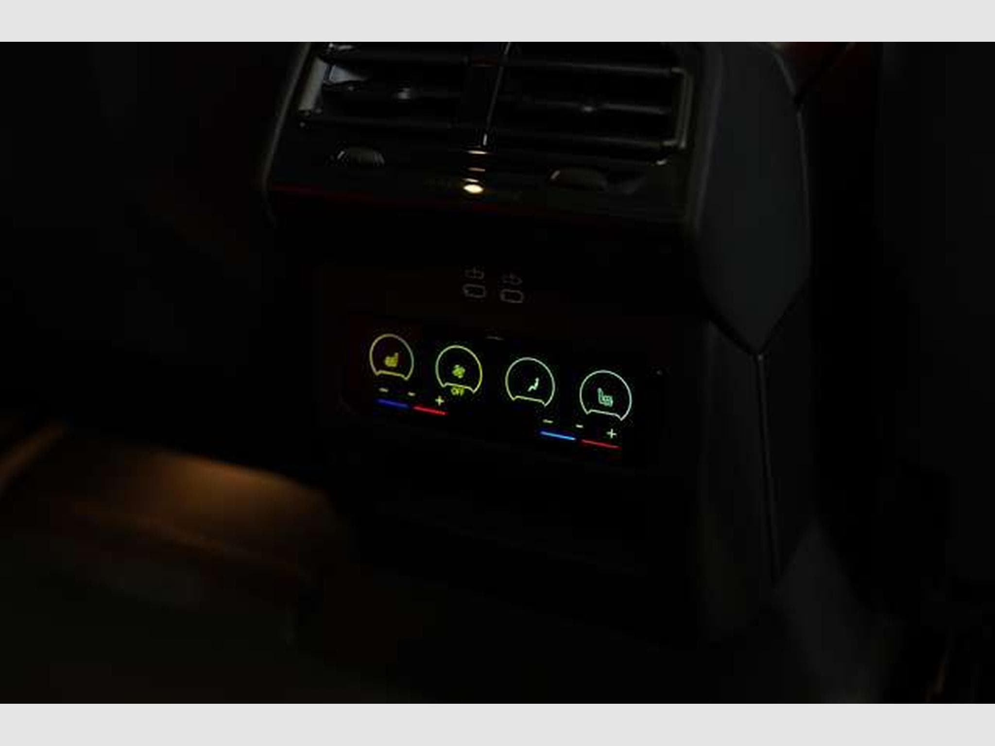 BMW M5 Touring 1.H *Carbon*Keramik*Grail*RossoCorsa (2025) - Foto 29