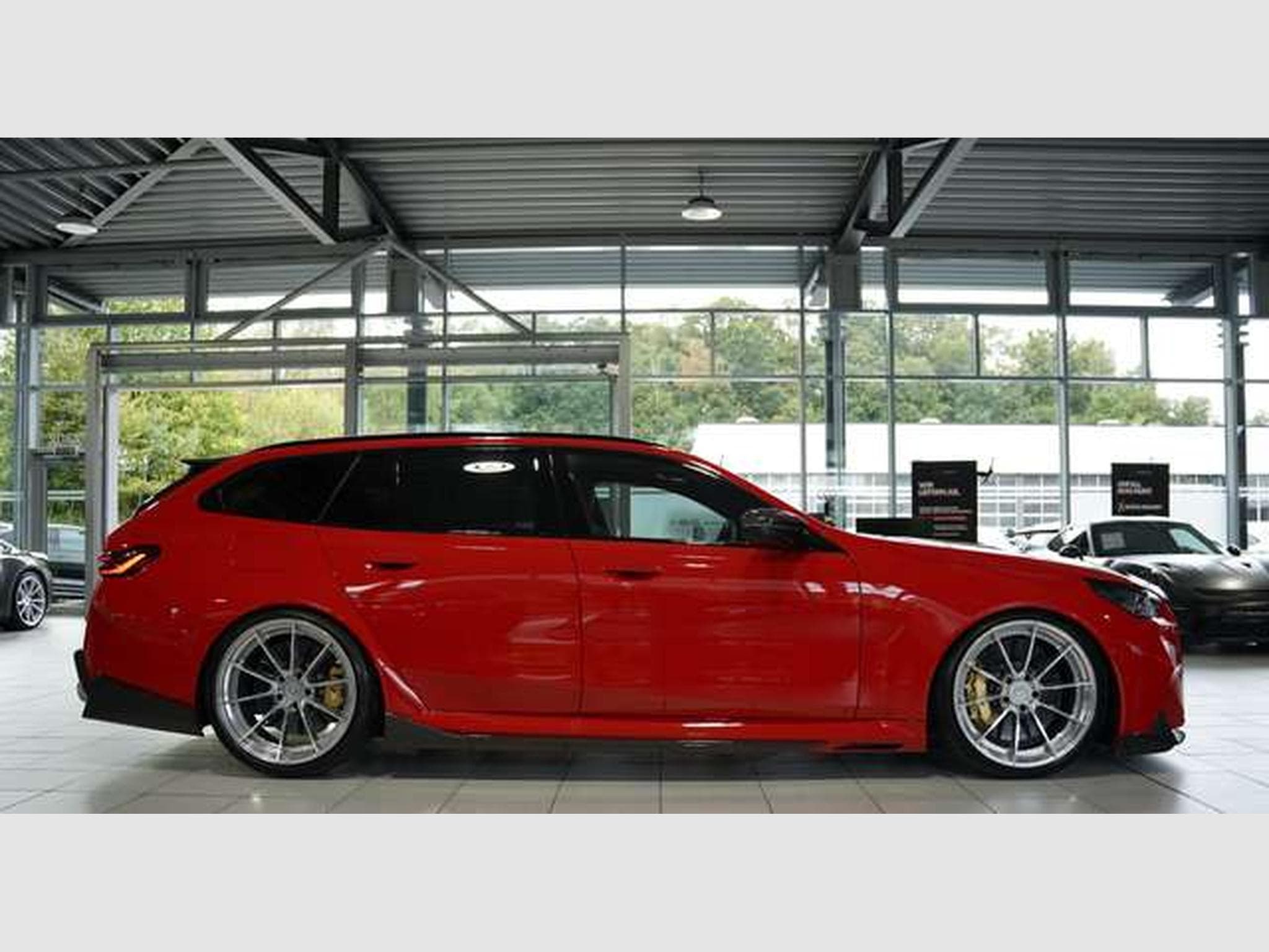 BMW M5 Touring 1.H *Carbon*Keramik*Grail*RossoCorsa (2025) - Foto 6
